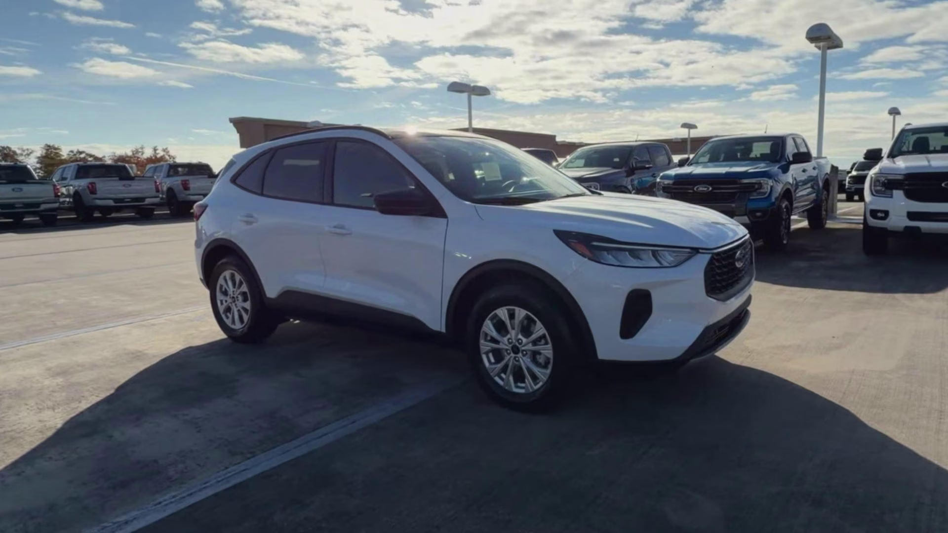 2026 Oxford White Ford Escape Active FWD SUV