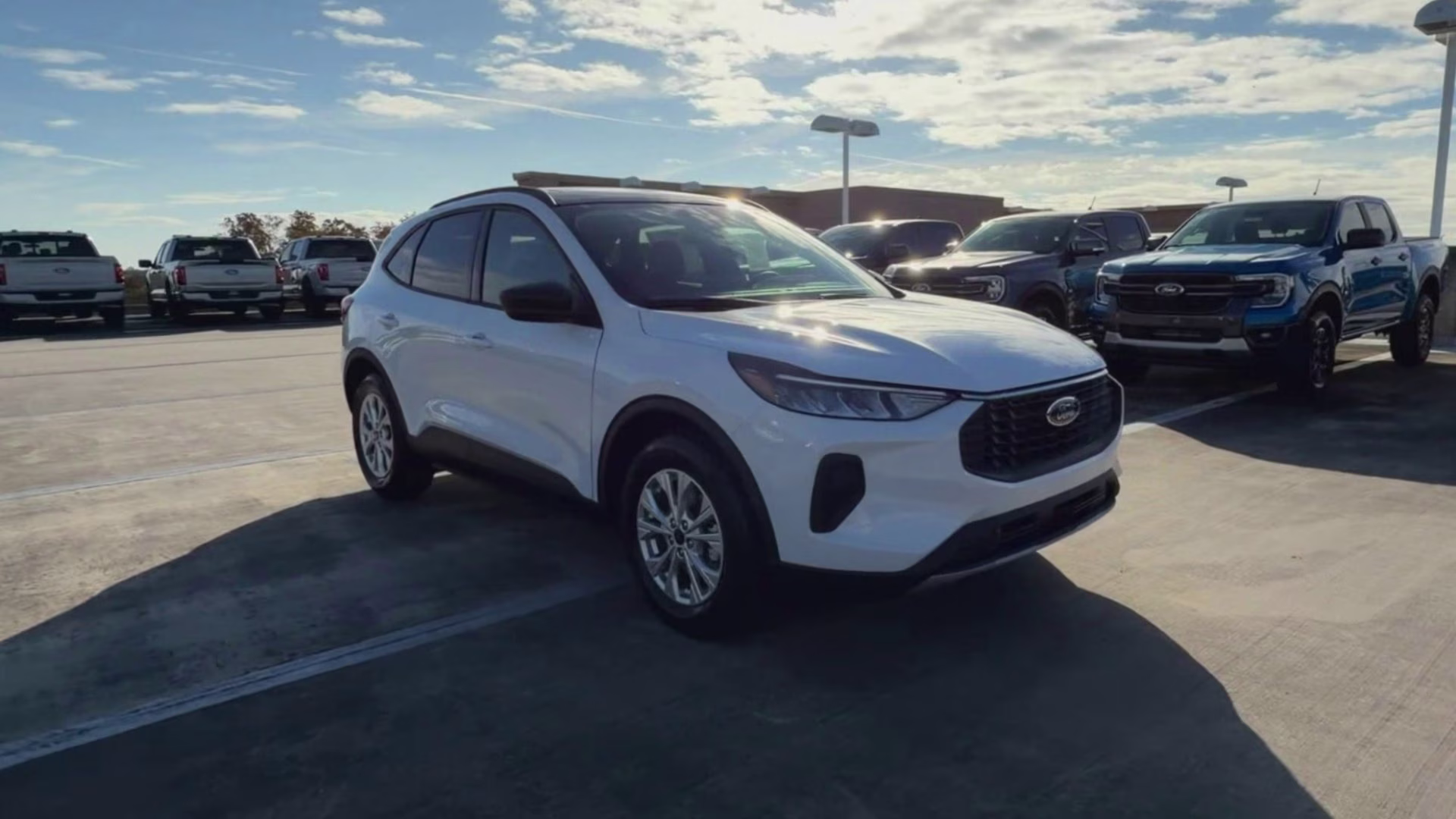 2026 Oxford White Ford Escape Active FWD SUV