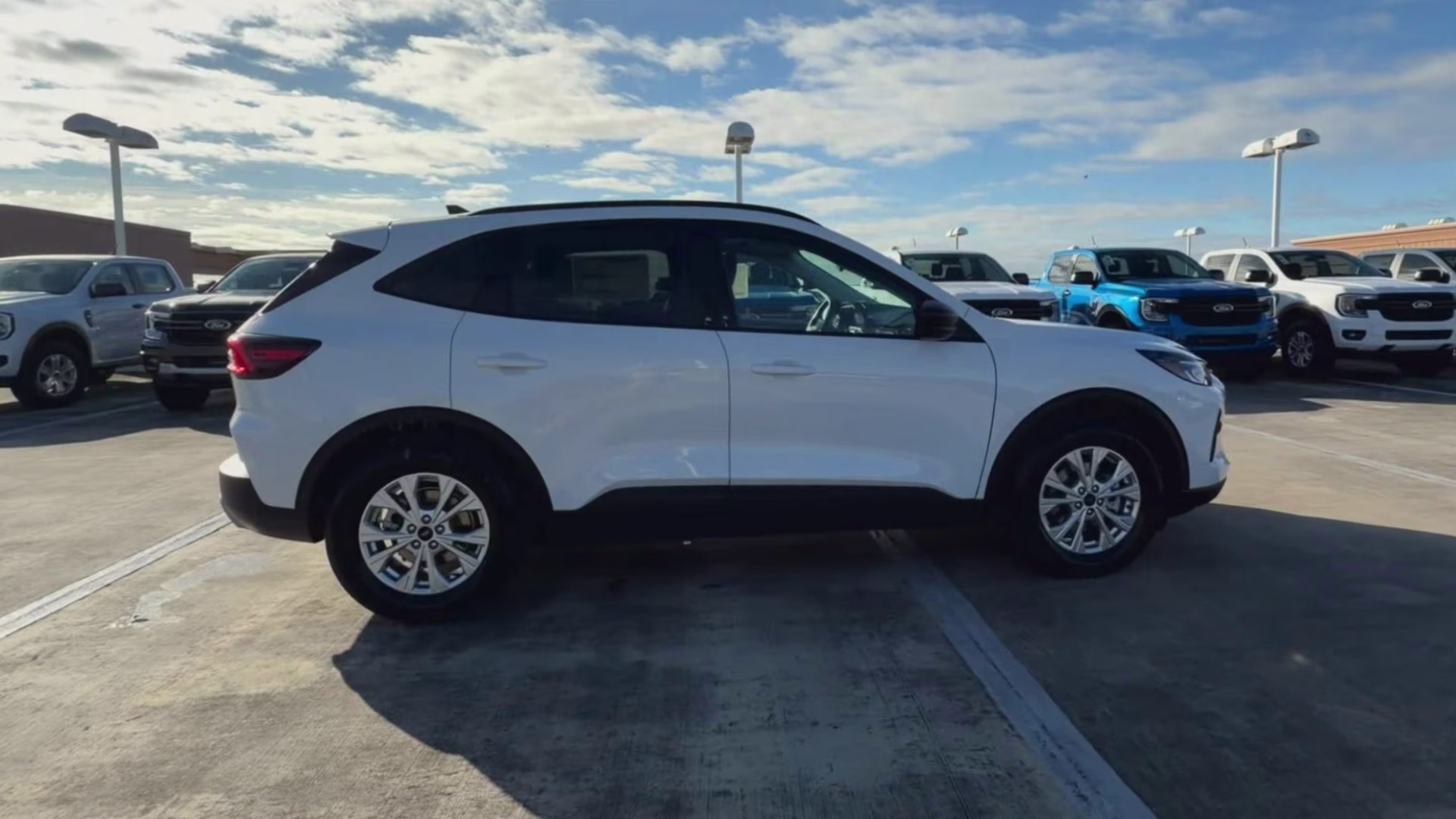 2026 Oxford White Ford Escape Active FWD SUV