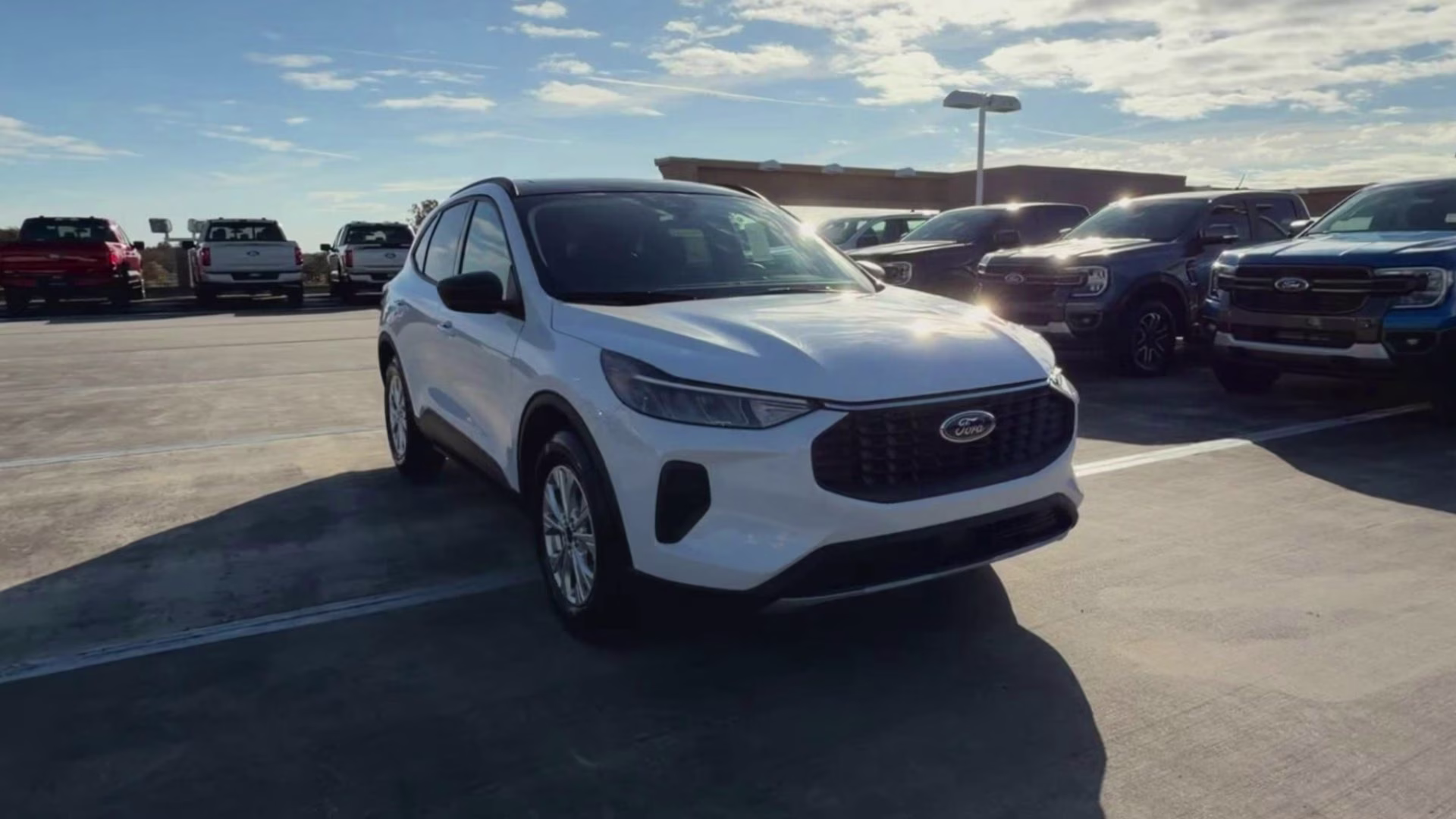 2026 Oxford White Ford Escape Active FWD SUV