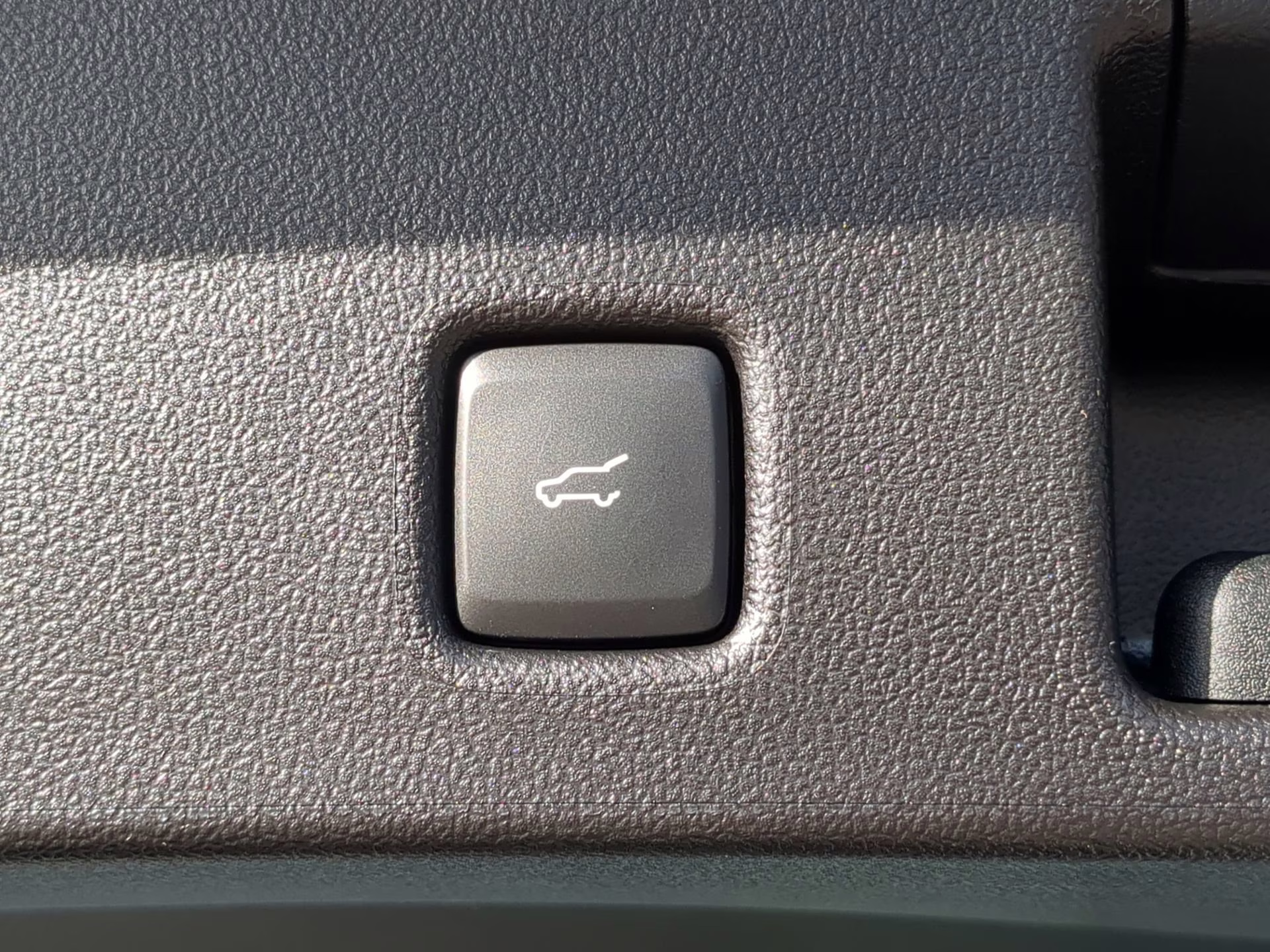 2026 Oxford White Ford Escape Active FWD SUV