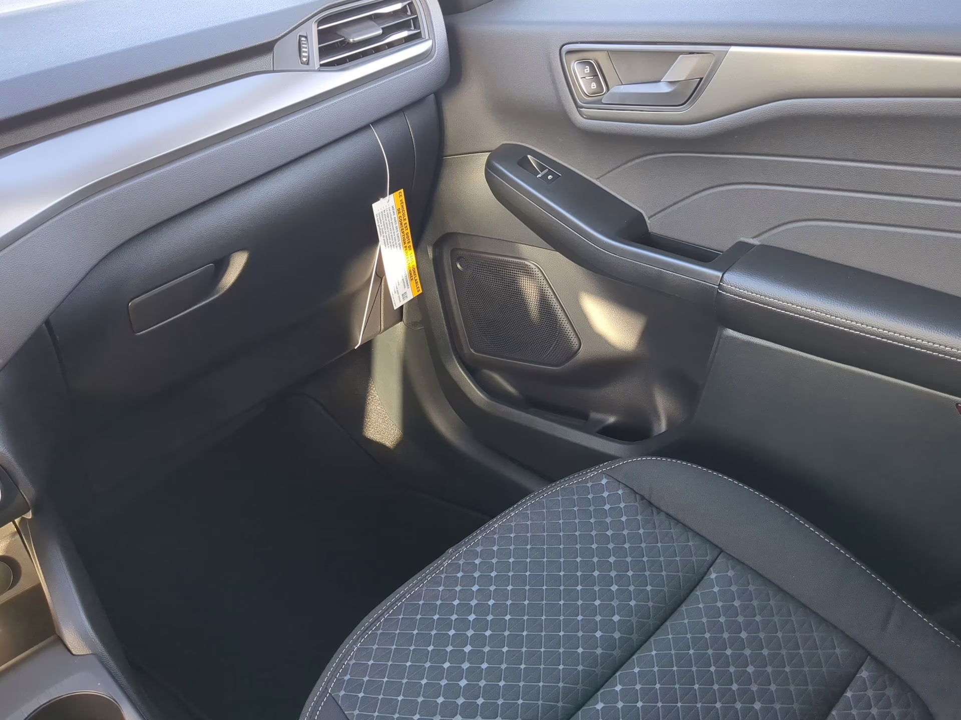 2026 Oxford White Ford Escape Active FWD SUV