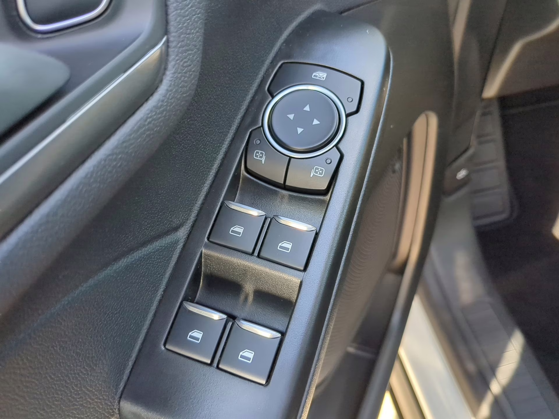 2026 Oxford White Ford Escape Active FWD SUV