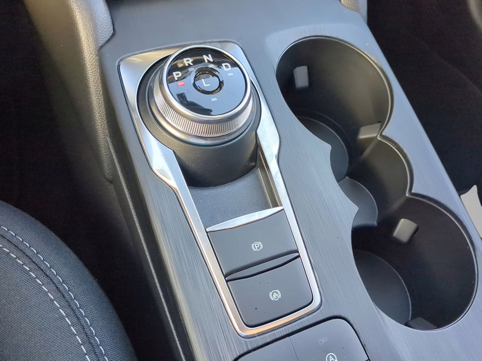 2026 Oxford White Ford Escape Active FWD SUV