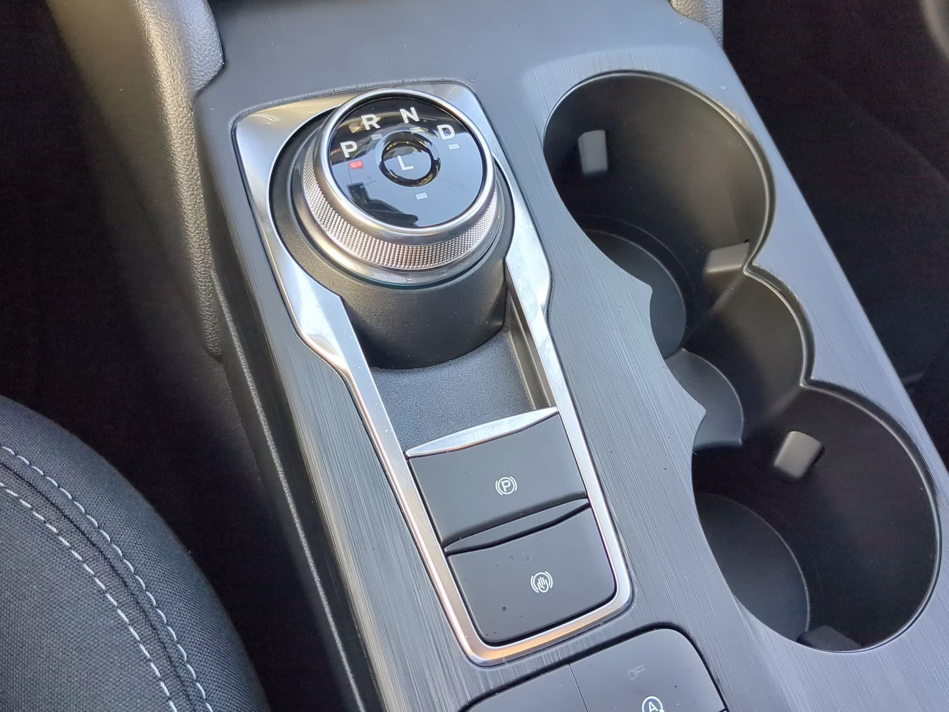 2026 Oxford White Ford Escape Active FWD SUV