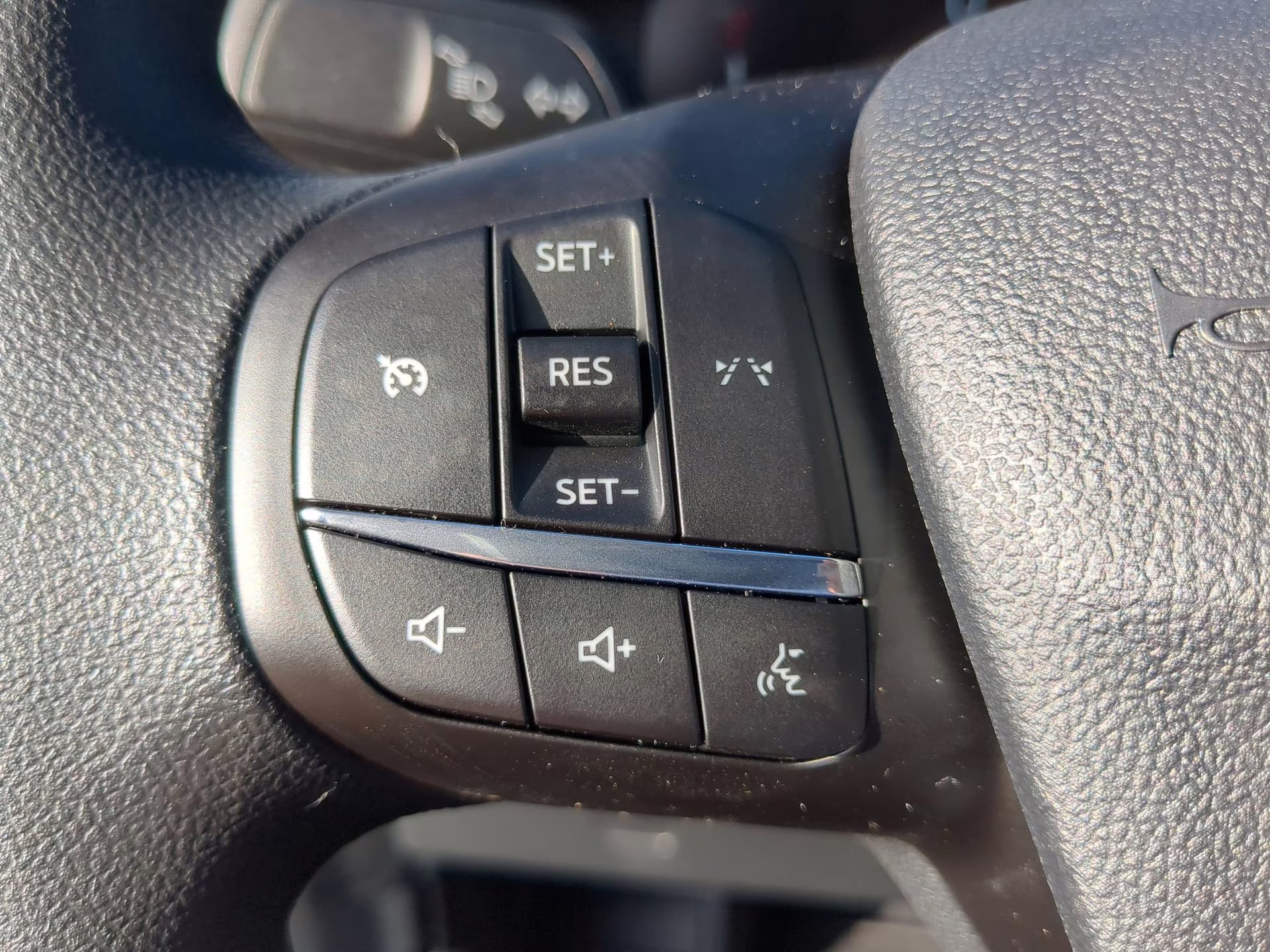 2026 Oxford White Ford Escape Active FWD SUV