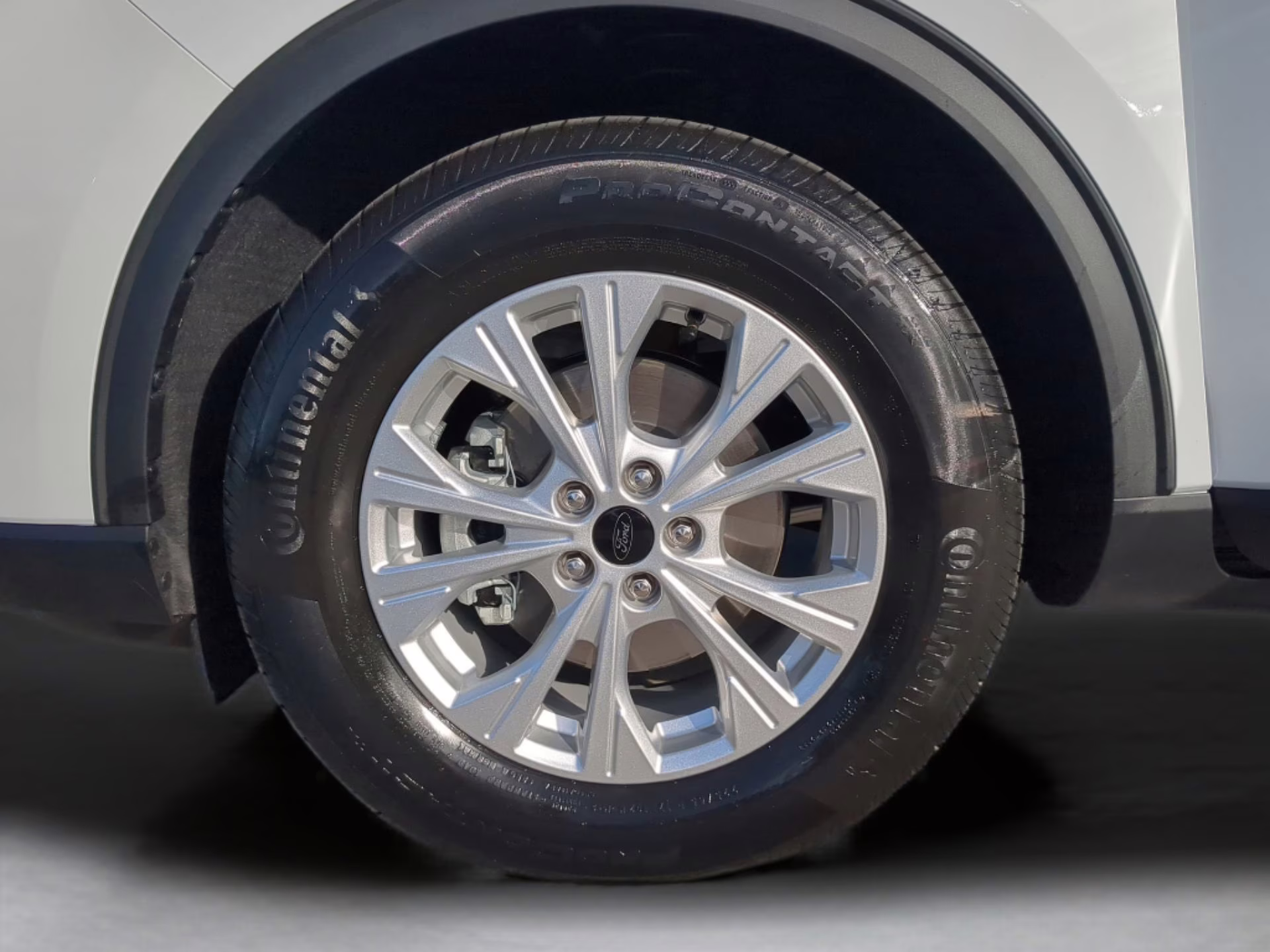 2026 Oxford White Ford Escape Active FWD SUV