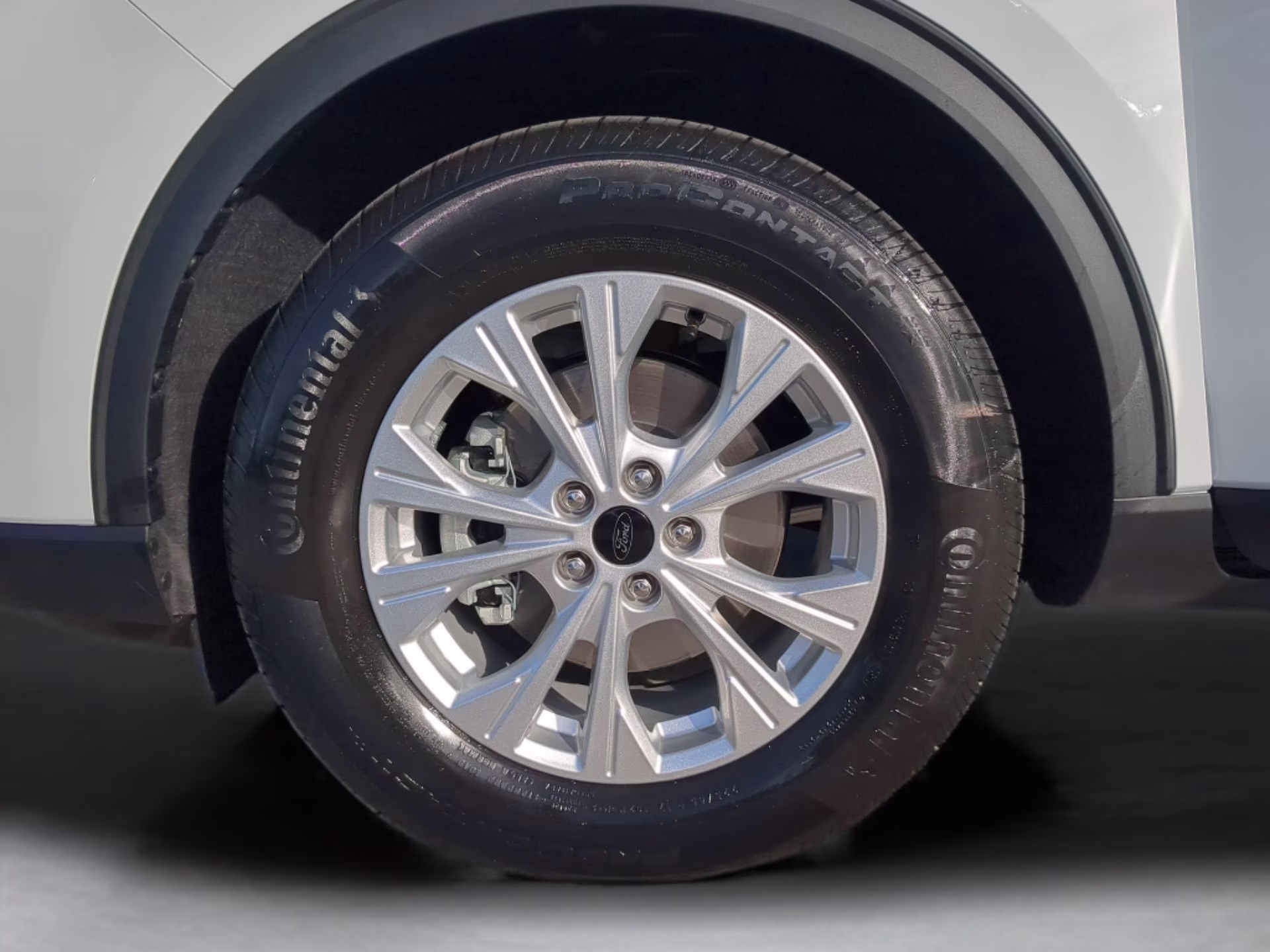 2026 Oxford White Ford Escape Active FWD SUV