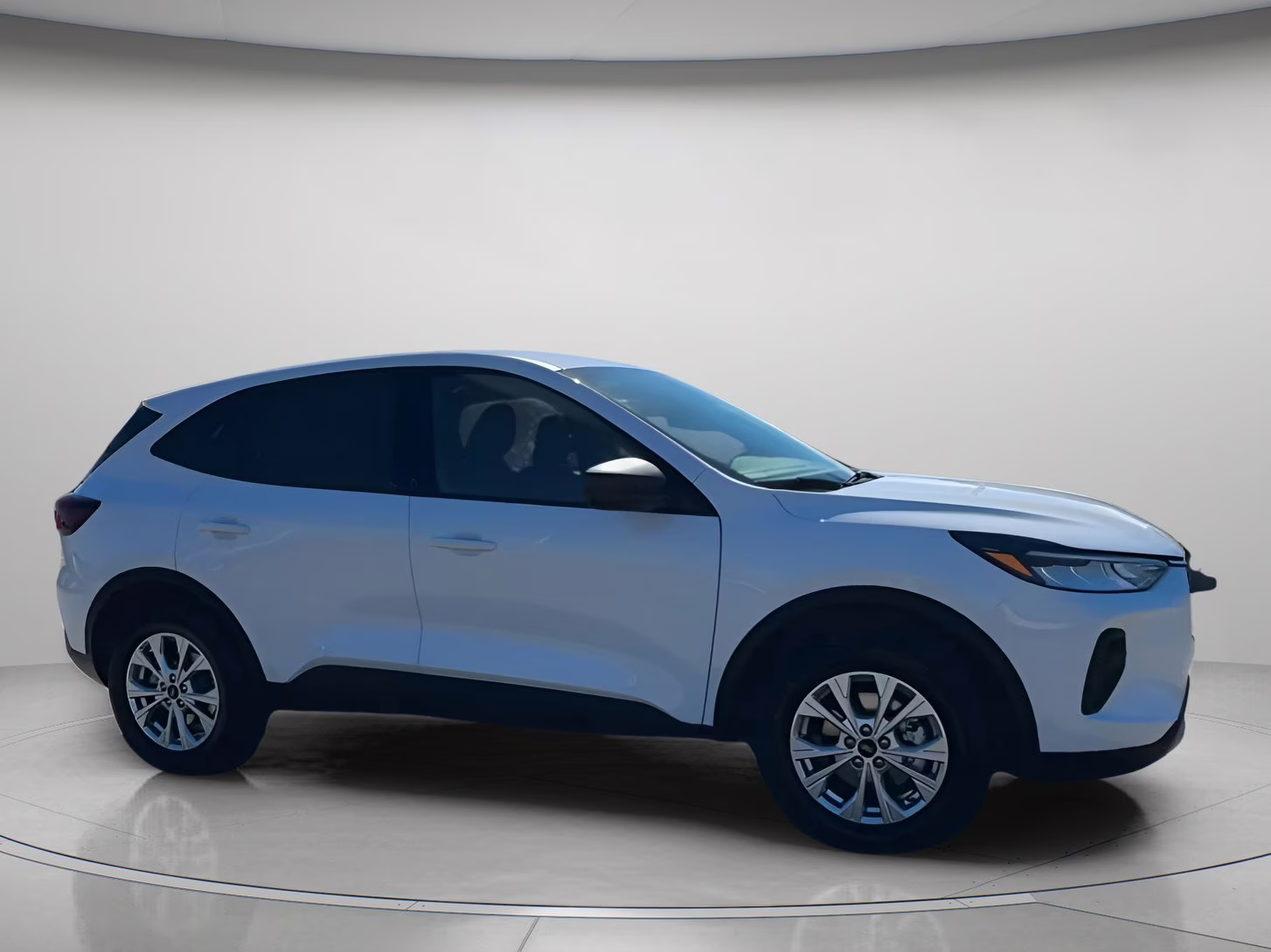 2026 Oxford White Ford Escape Active FWD SUV