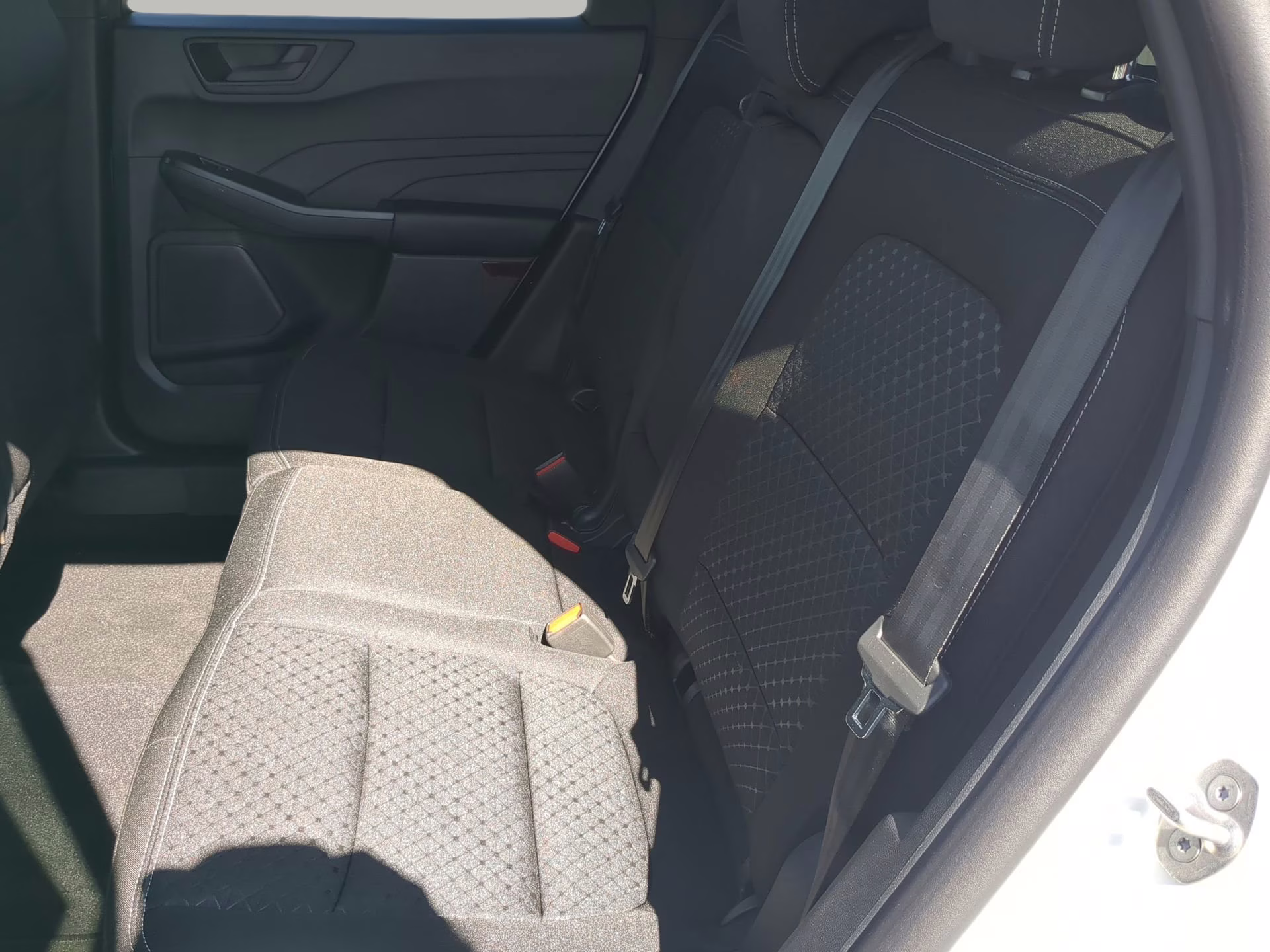 2026 Oxford White Ford Escape Active FWD SUV