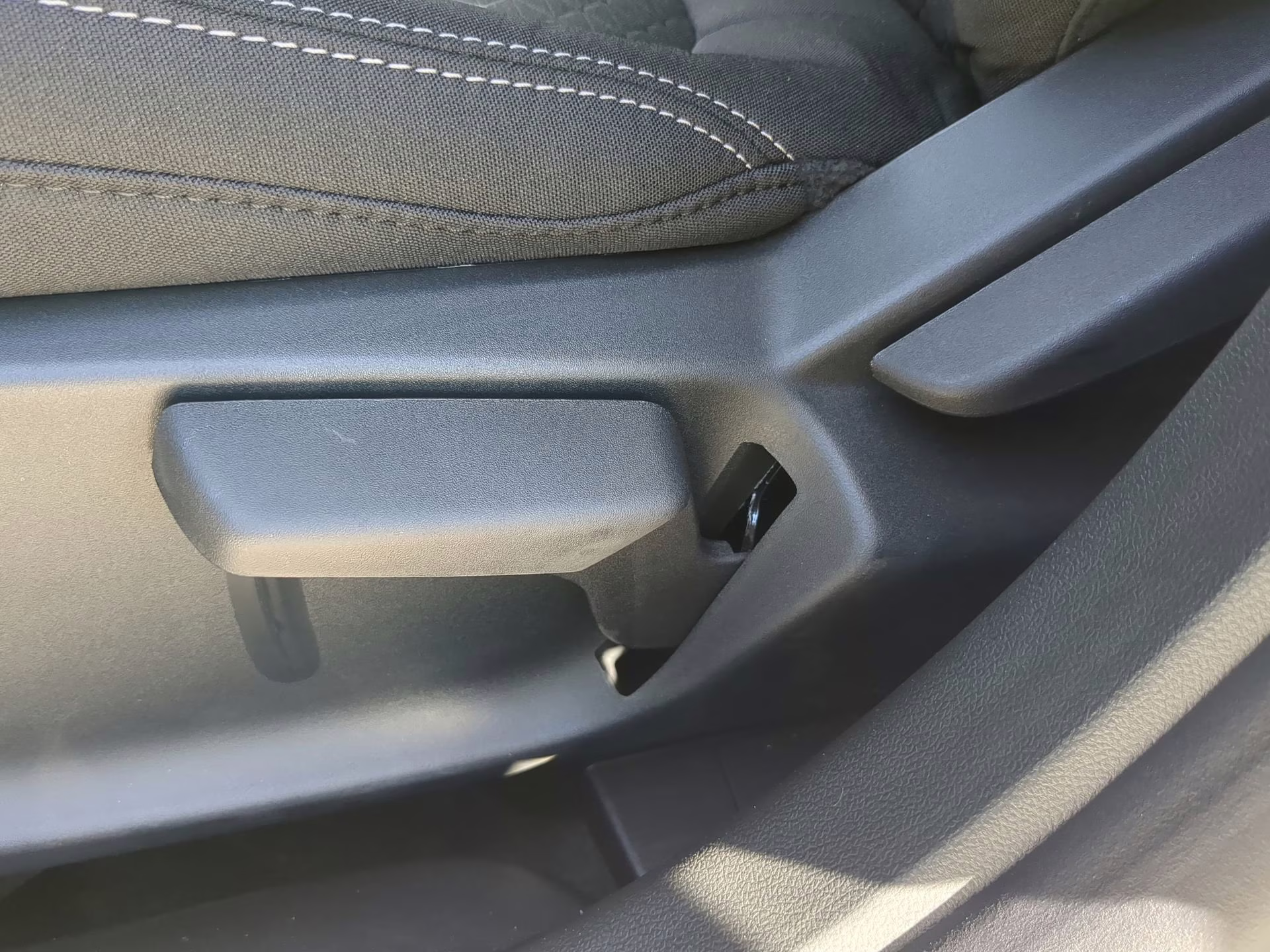 2026 Oxford White Ford Escape Active FWD SUV