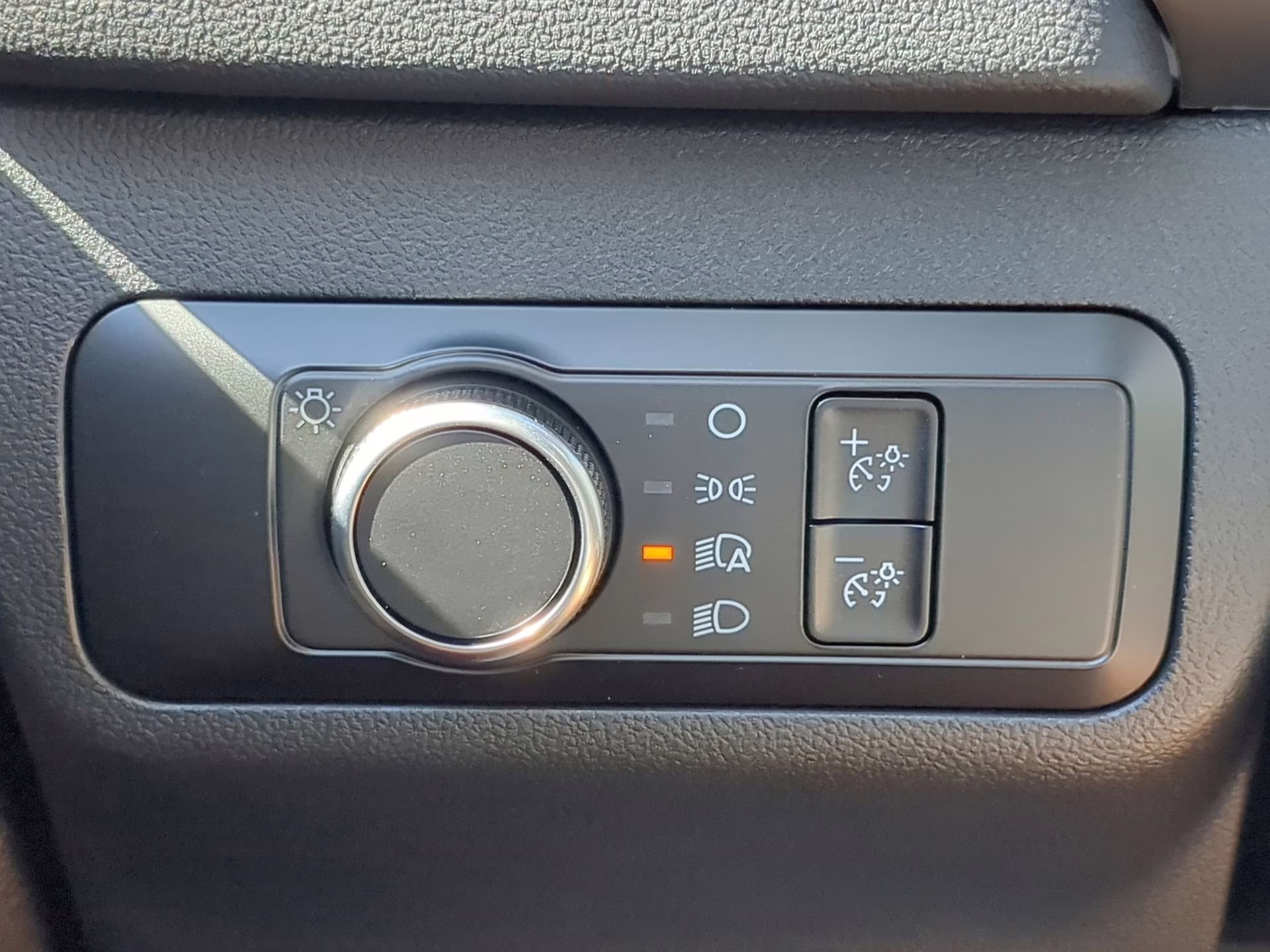 2026 Oxford White Ford Escape Active FWD SUV