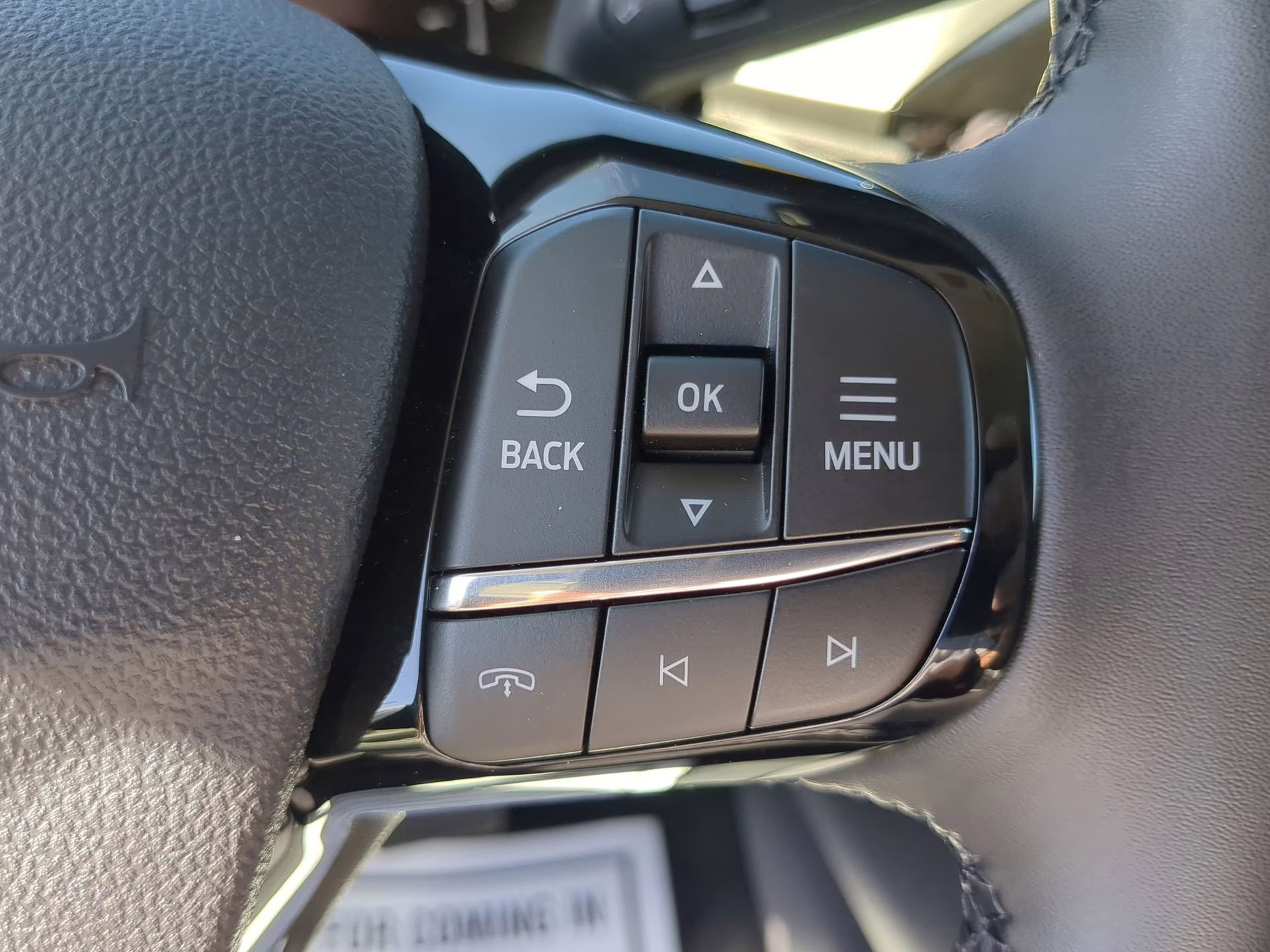 2026 Oxford White Ford Escape Active FWD SUV