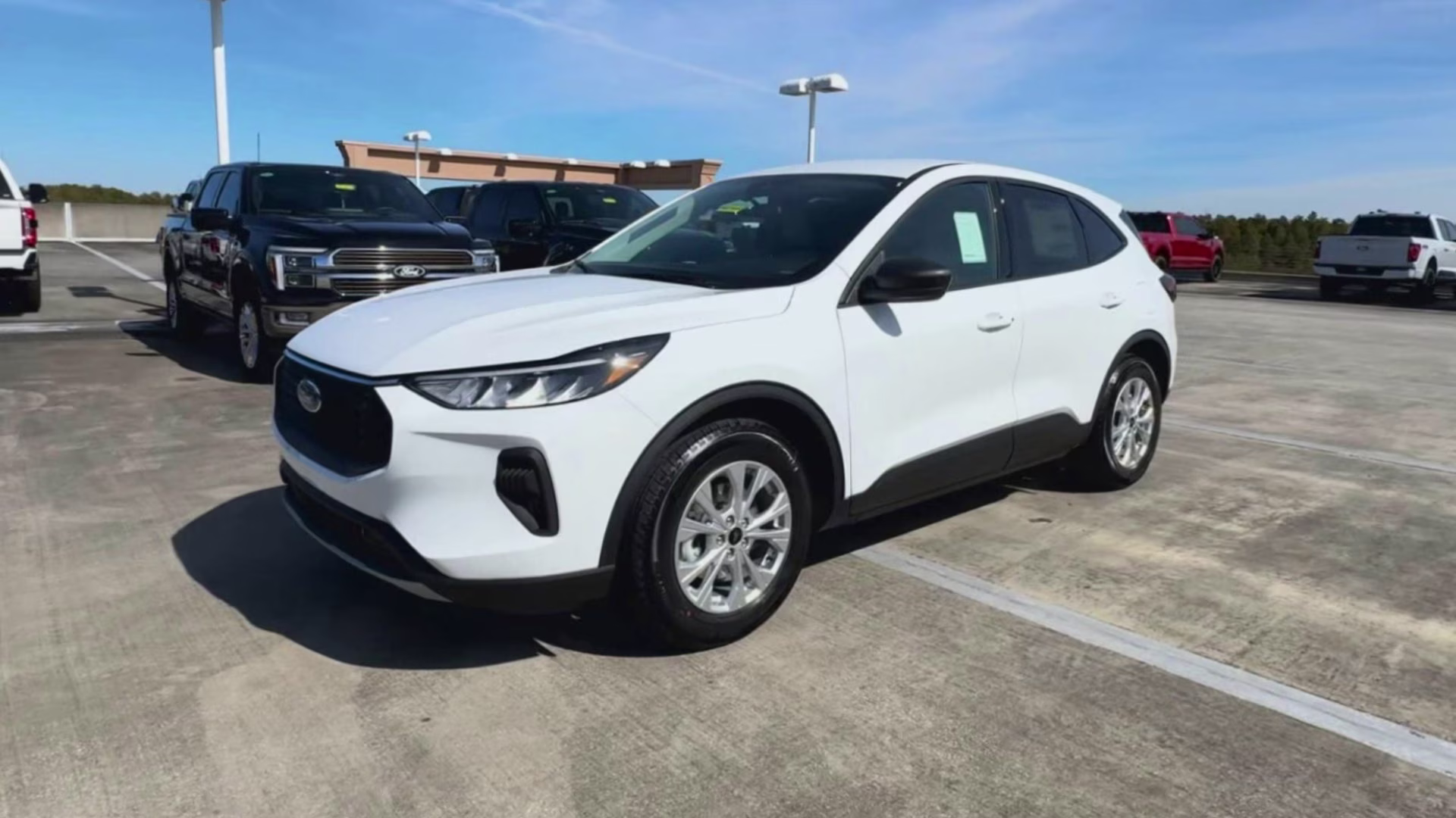 2026 Oxford White Ford Escape Active FWD SUV