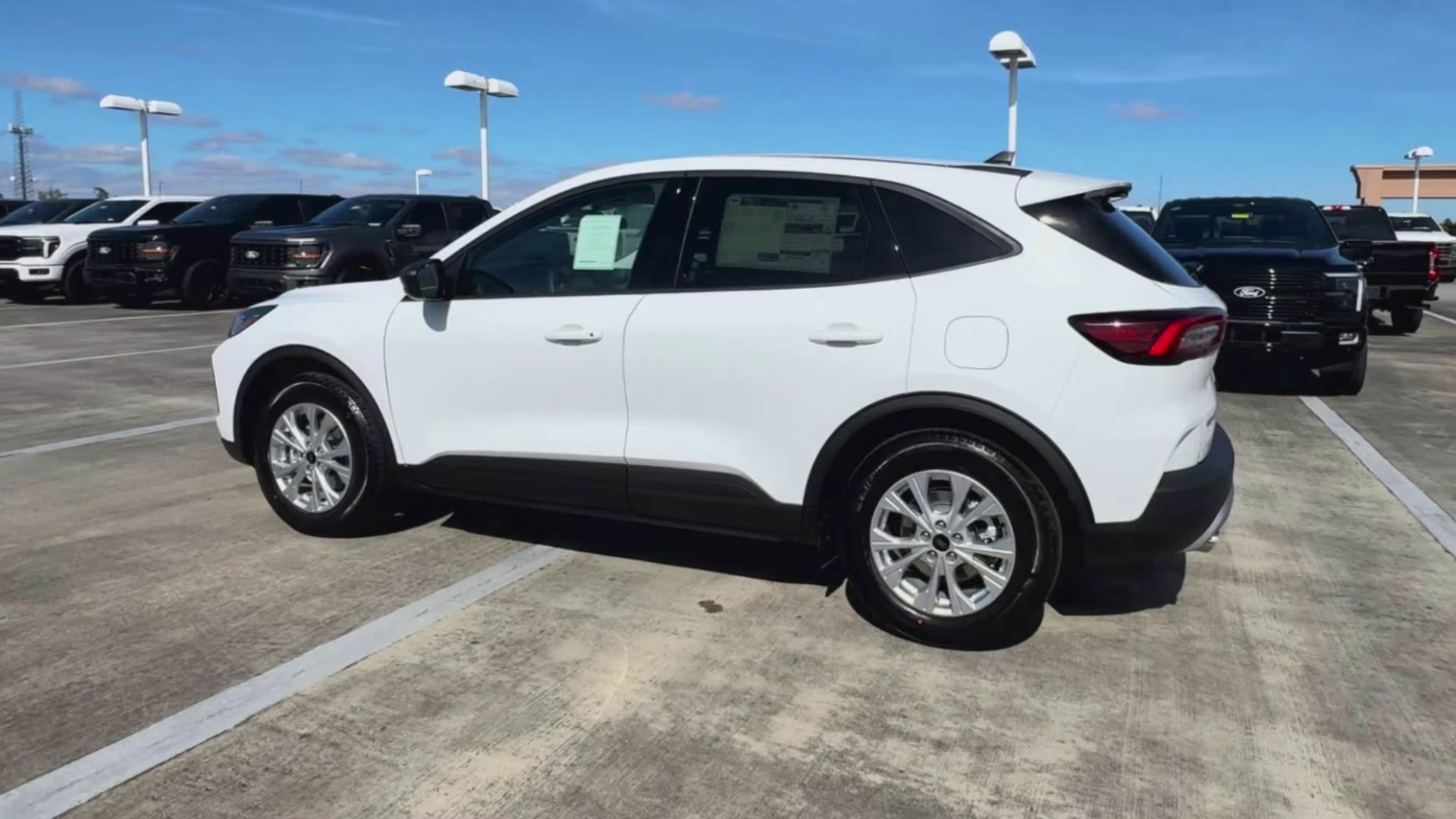 2026 Oxford White Ford Escape Active FWD SUV