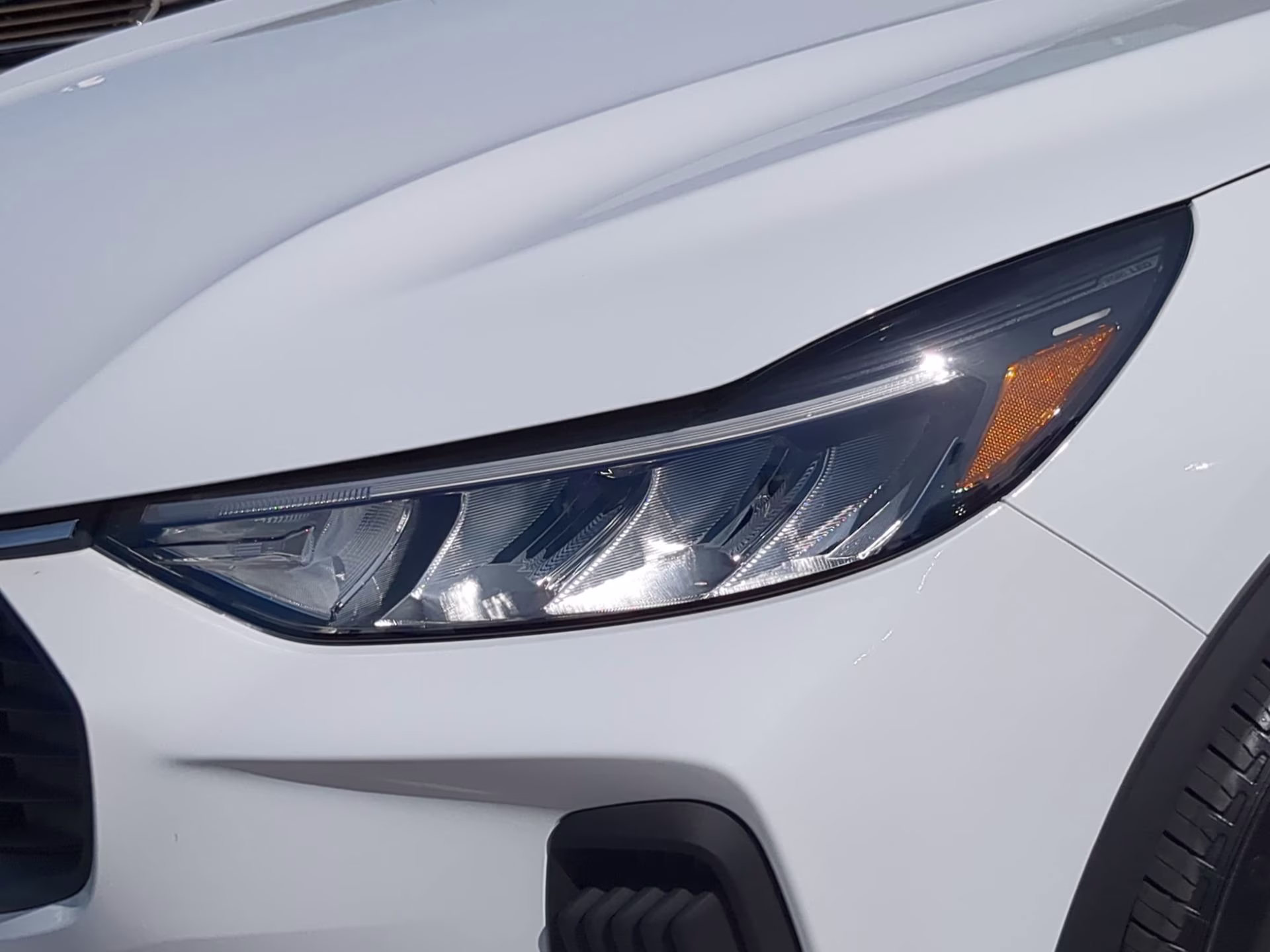 2026 Oxford White Ford Escape Active FWD SUV
