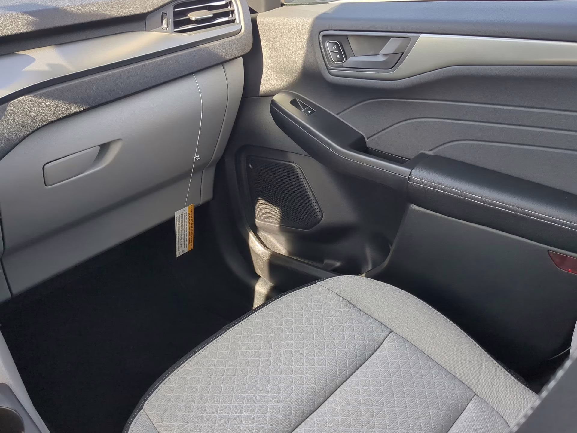 2026 Oxford White Ford Escape Active FWD SUV