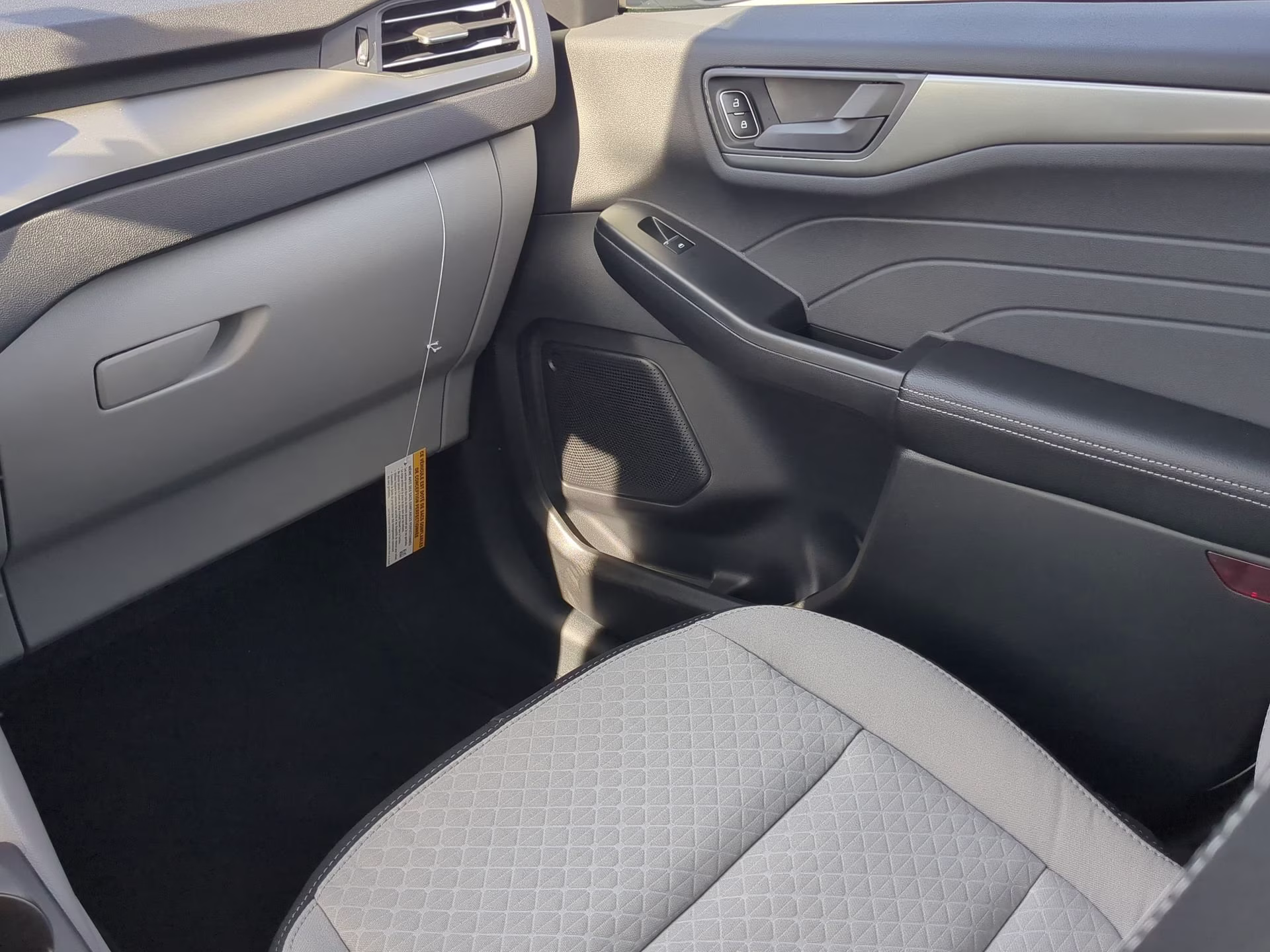 2026 Oxford White Ford Escape Active FWD SUV