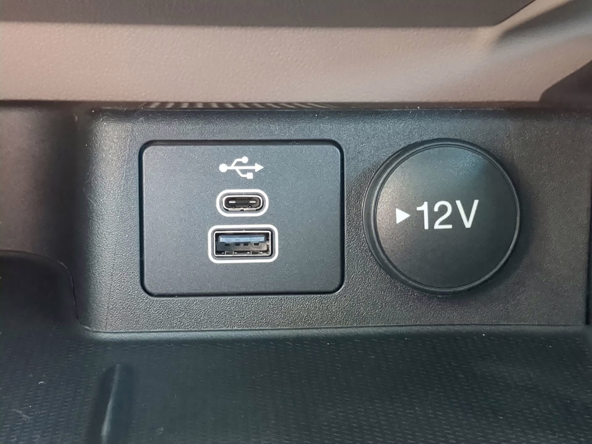 2026 Oxford White Ford Escape Active FWD SUV