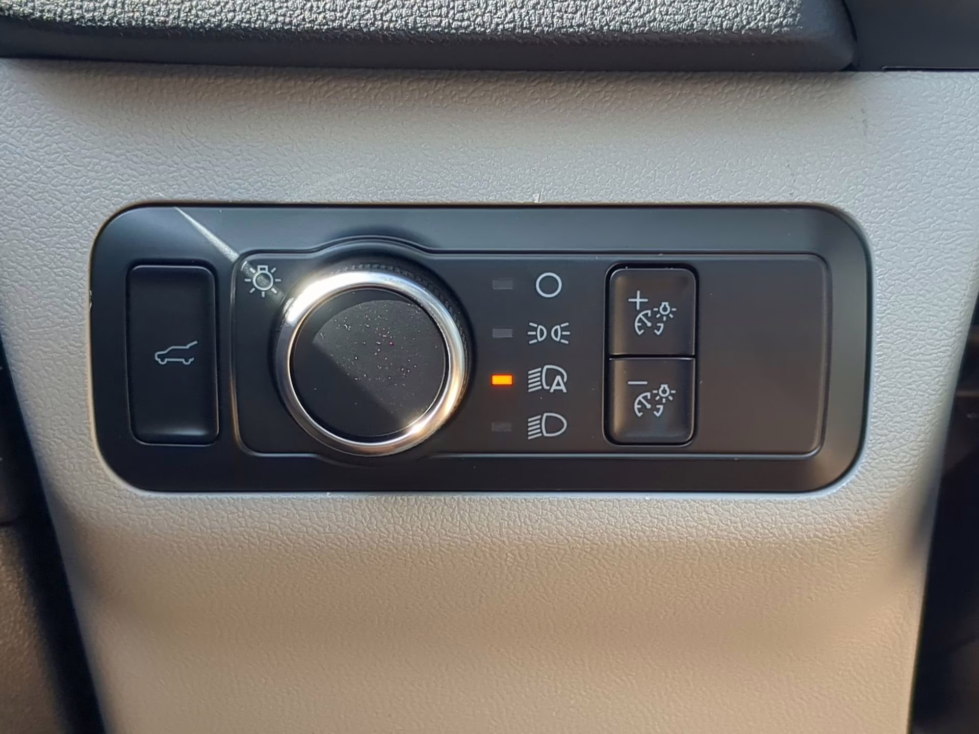 2026 Oxford White Ford Escape Active FWD SUV