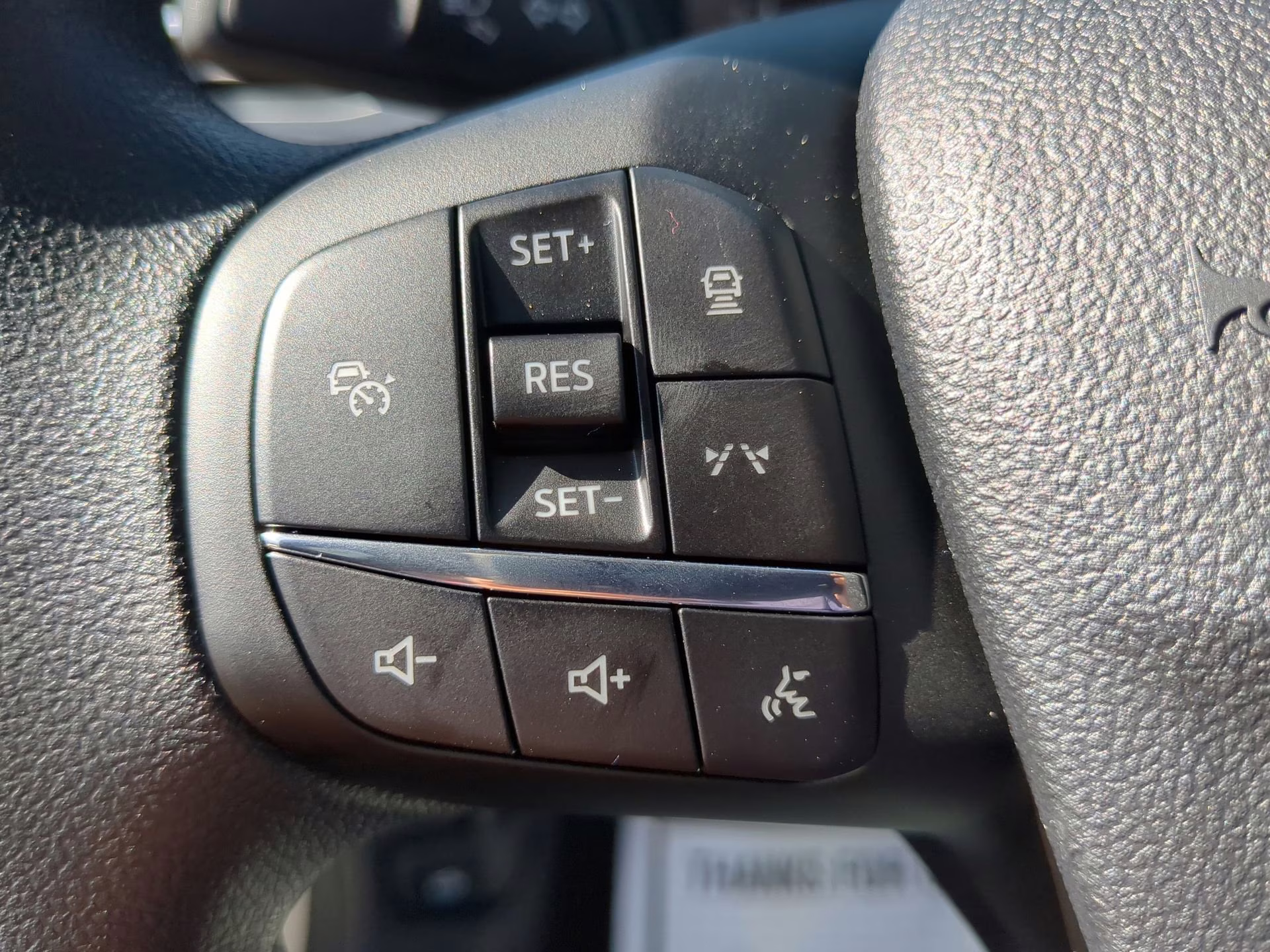 2026 Oxford White Ford Escape Active FWD SUV