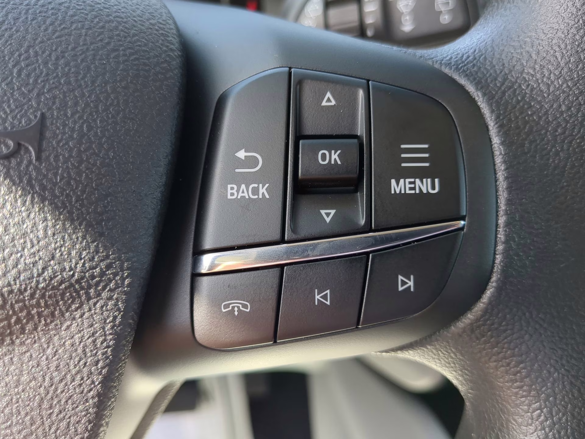 2026 Oxford White Ford Escape Active FWD SUV