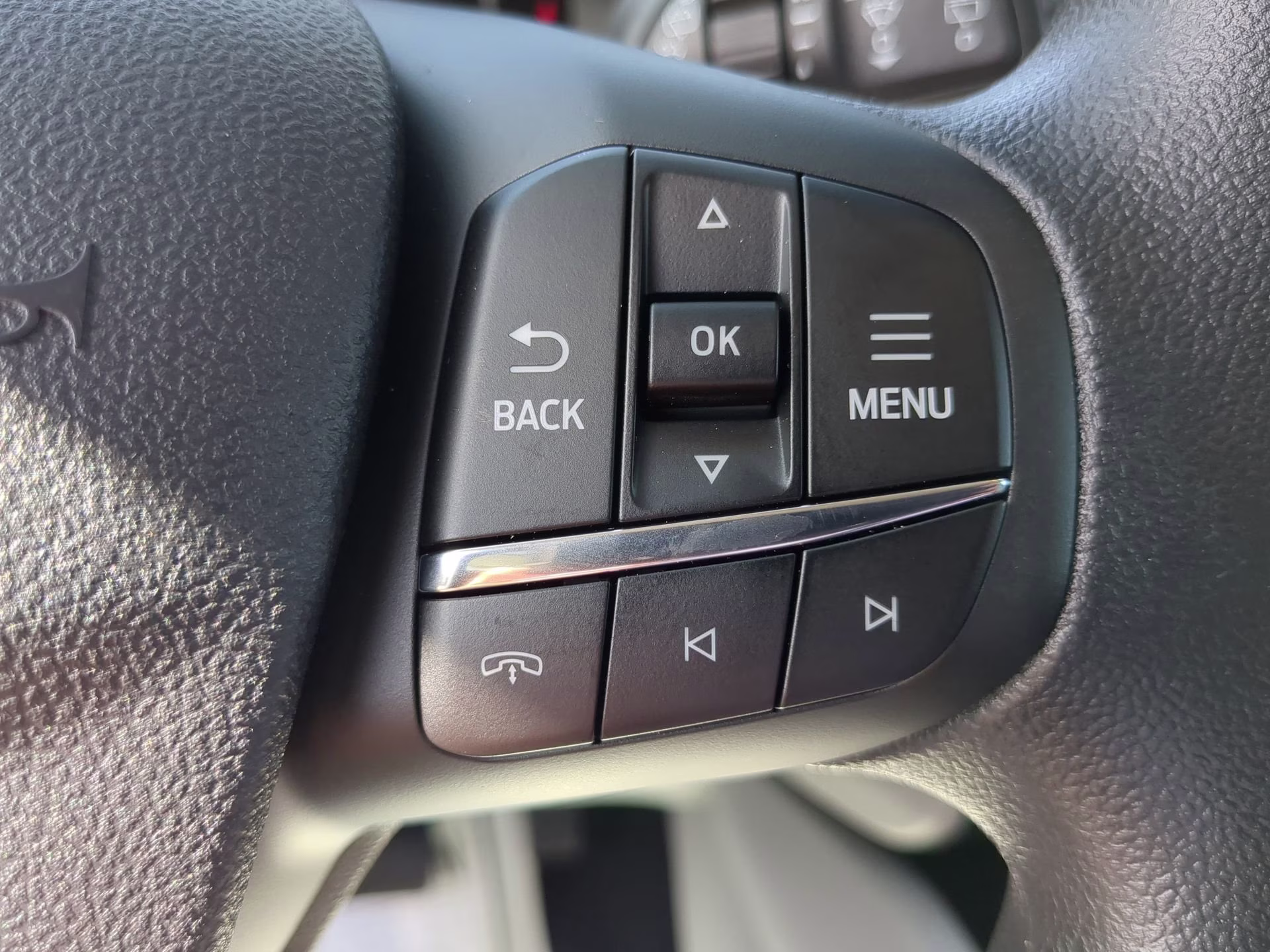 2026 Oxford White Ford Escape Active FWD SUV