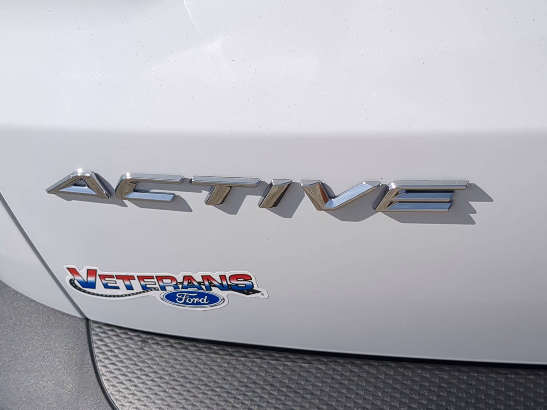 2026 Oxford White Ford Escape Active FWD SUV