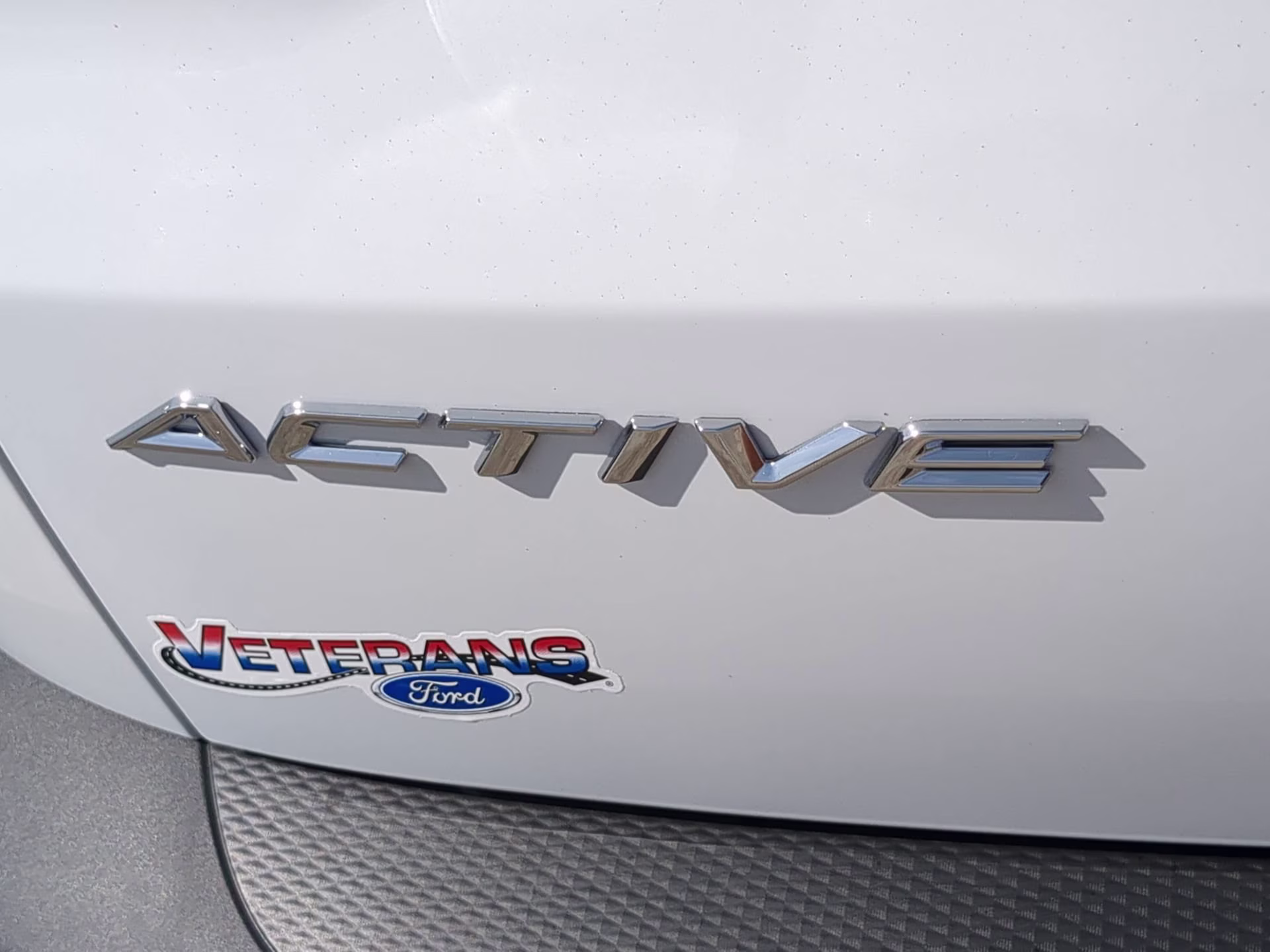 2026 Oxford White Ford Escape Active FWD SUV
