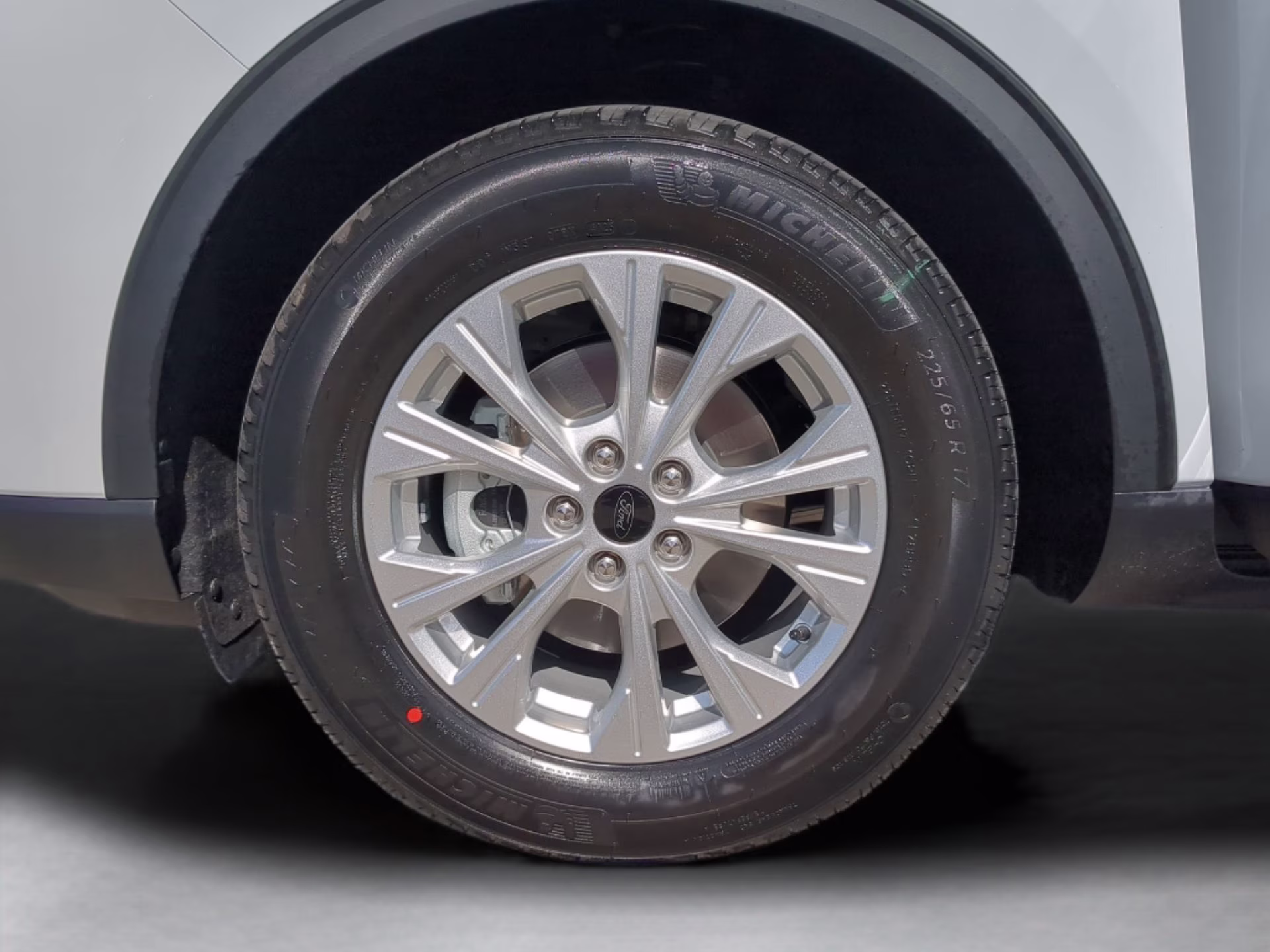 2026 Oxford White Ford Escape Active FWD SUV