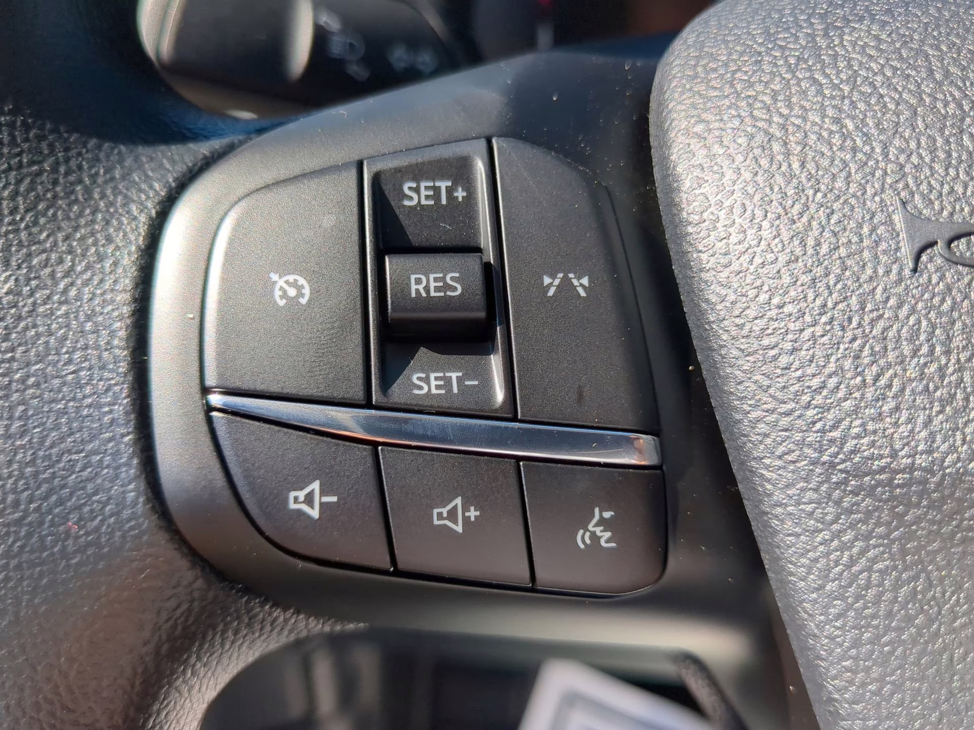 2026 Space Silver Metallic Ford Escape Active FWD SUV