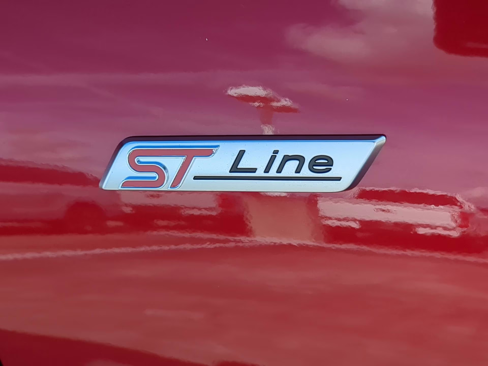 2026 Rapid Red Metallic Tinted Clearcoat Ford Escape ST-Line FWD SUV