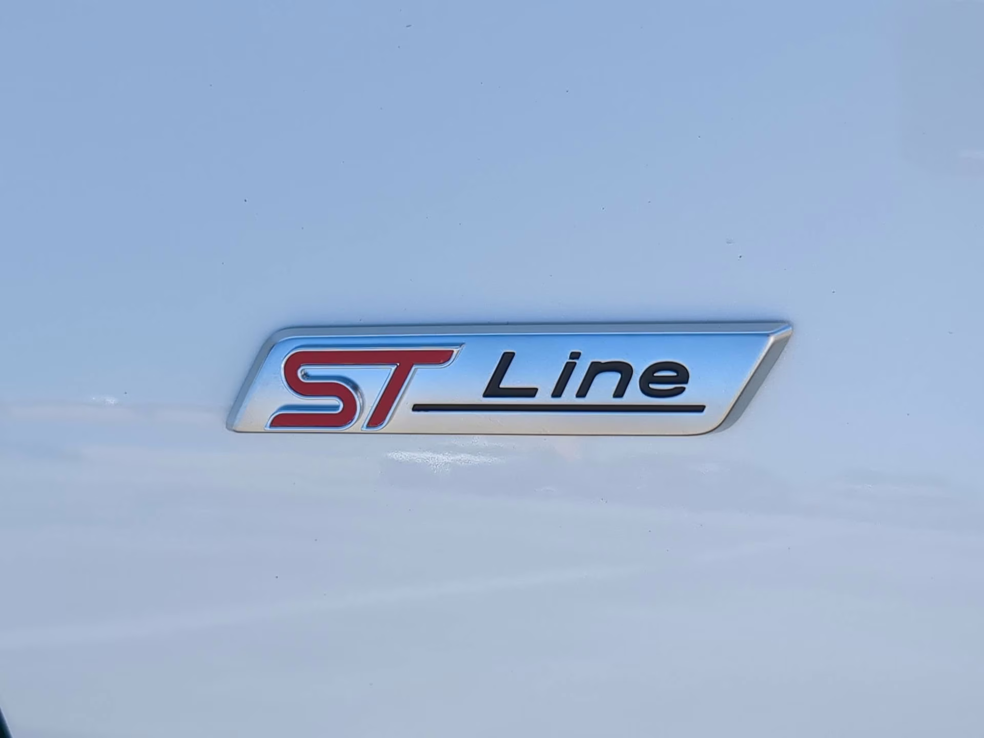 2026 Star White Metallic Tri-Coat Ford Escape ST-Line FWD SUV