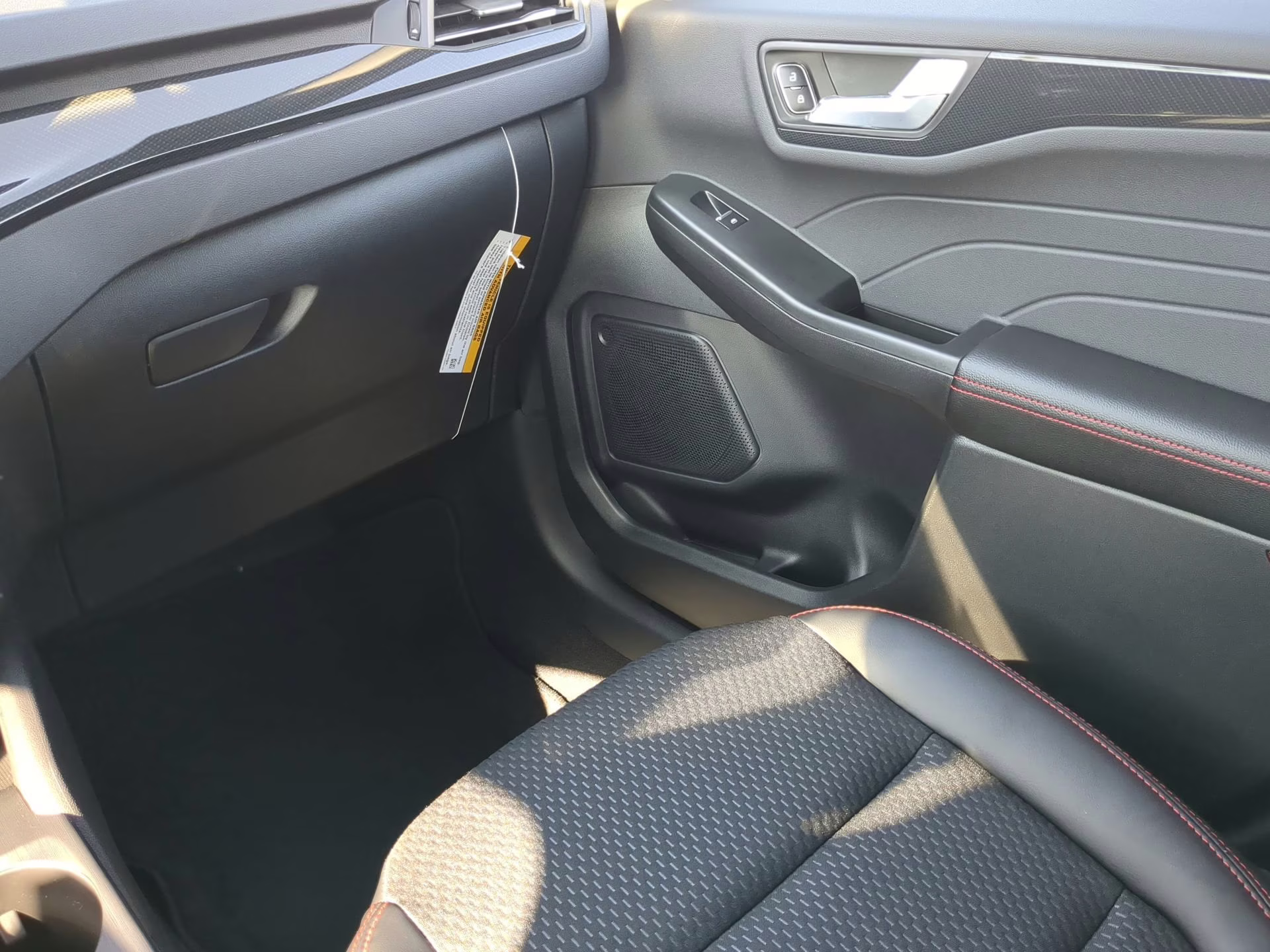 2026 Star White Metallic Tri-Coat Ford Escape ST-Line FWD SUV