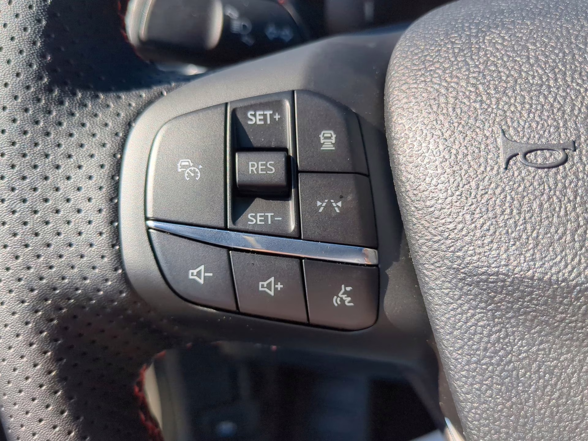 2026 Star White Metallic Tri-Coat Ford Escape ST-Line FWD SUV