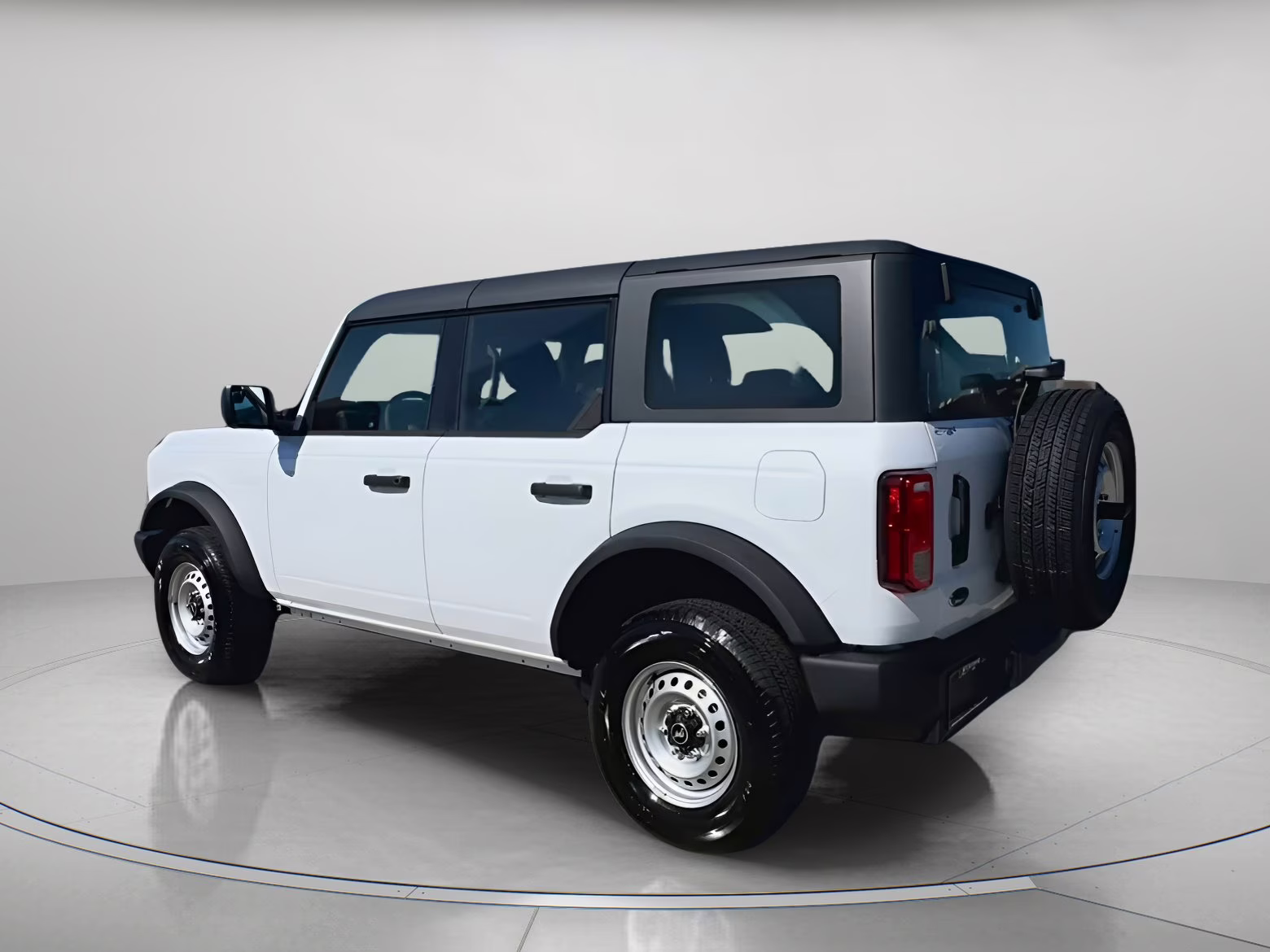 2025 Oxford White Ford Bronco 4X4 Convertible