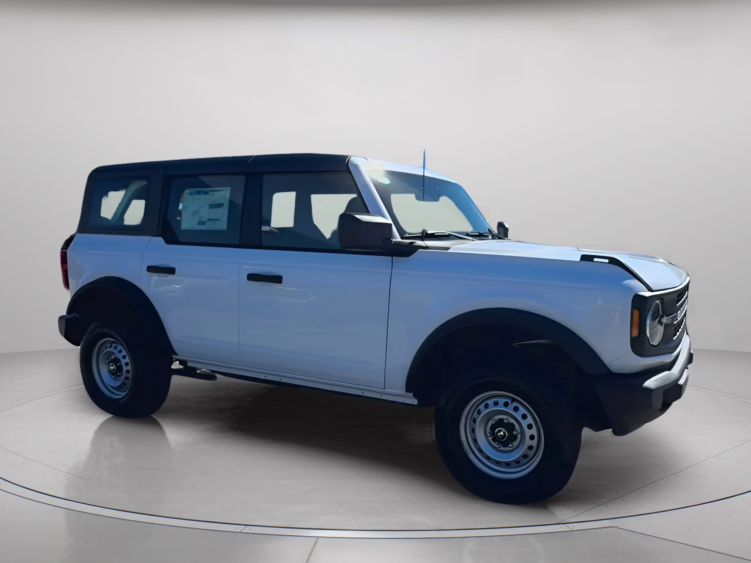2025 Oxford White Ford Bronco 4X4 Convertible
