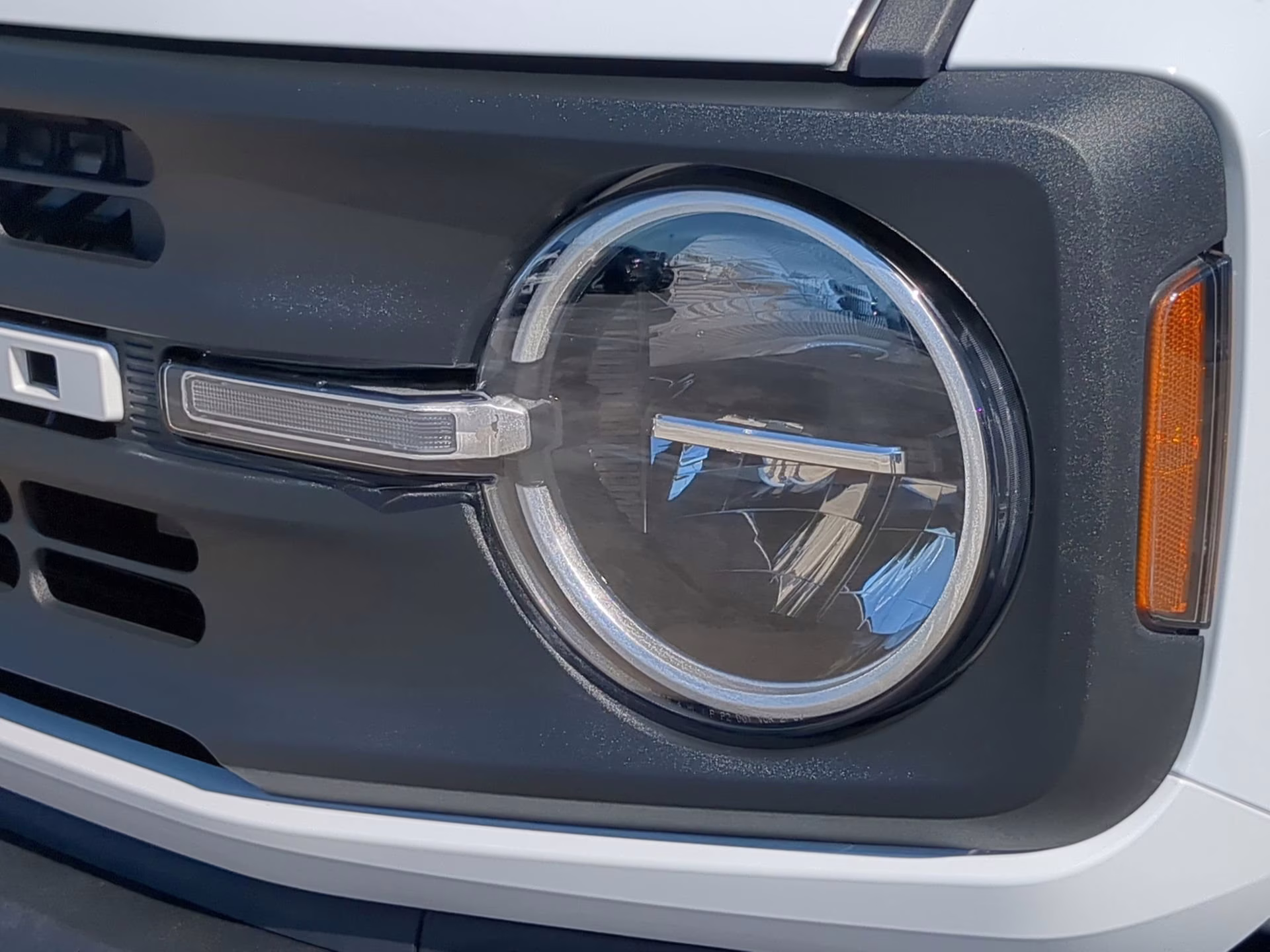 2025 Oxford White Ford Bronco 4X4 Convertible