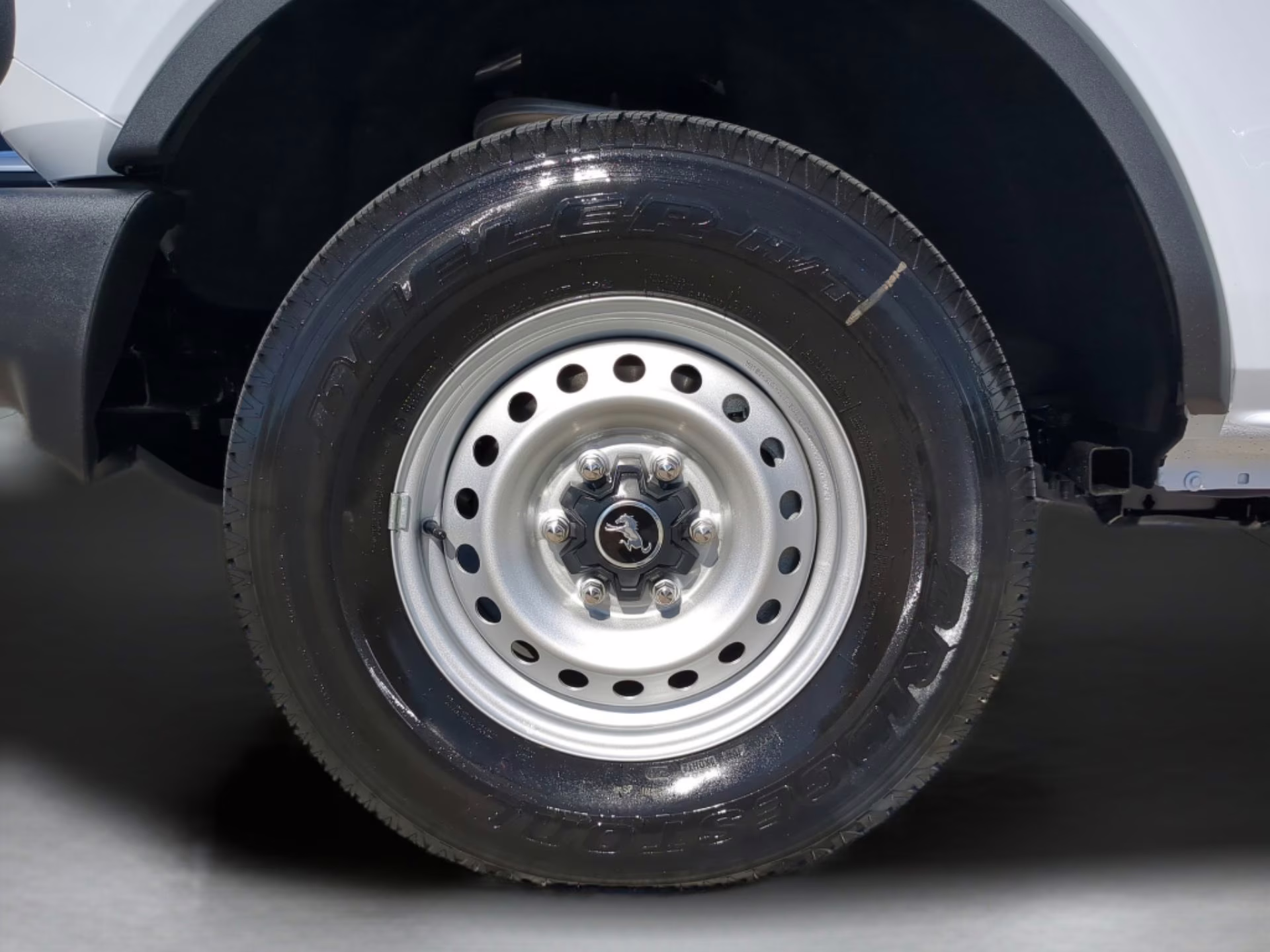 2025 Oxford White Ford Bronco 4X4 Convertible