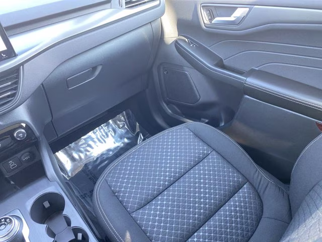 2026 Oxford White Ford Escape Active FWD SUV