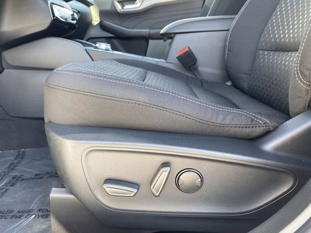 2026 Oxford White Ford Escape Active FWD SUV