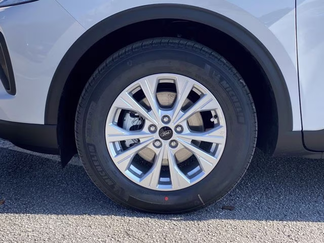 2026 Oxford White Ford Escape Active FWD SUV