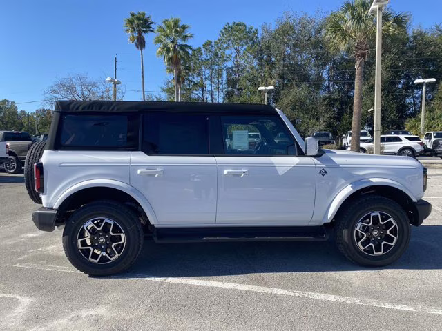 2025 Oxford White Ford Bronco Outer Banks 4X4 Convertible