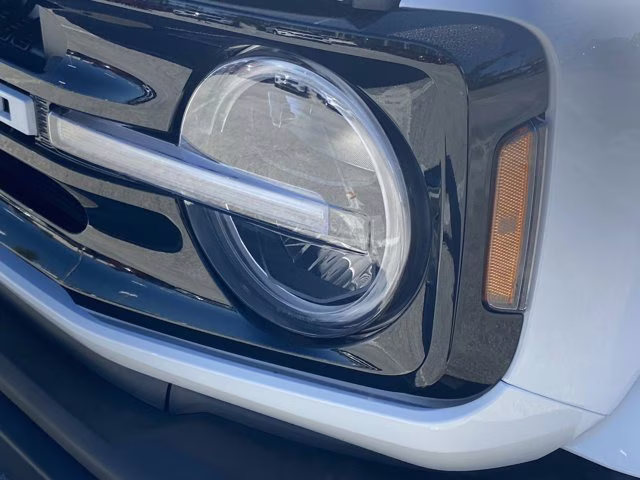 2025 Oxford White Ford Bronco Outer Banks 4X4 Convertible