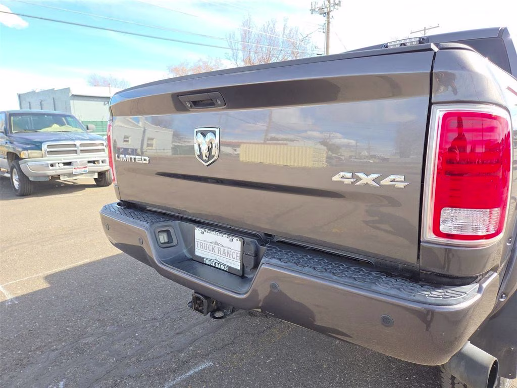 2015 Granite Crystal Metallic Clearcoat Ram 3500 Laramie Limited 4X4 Truck