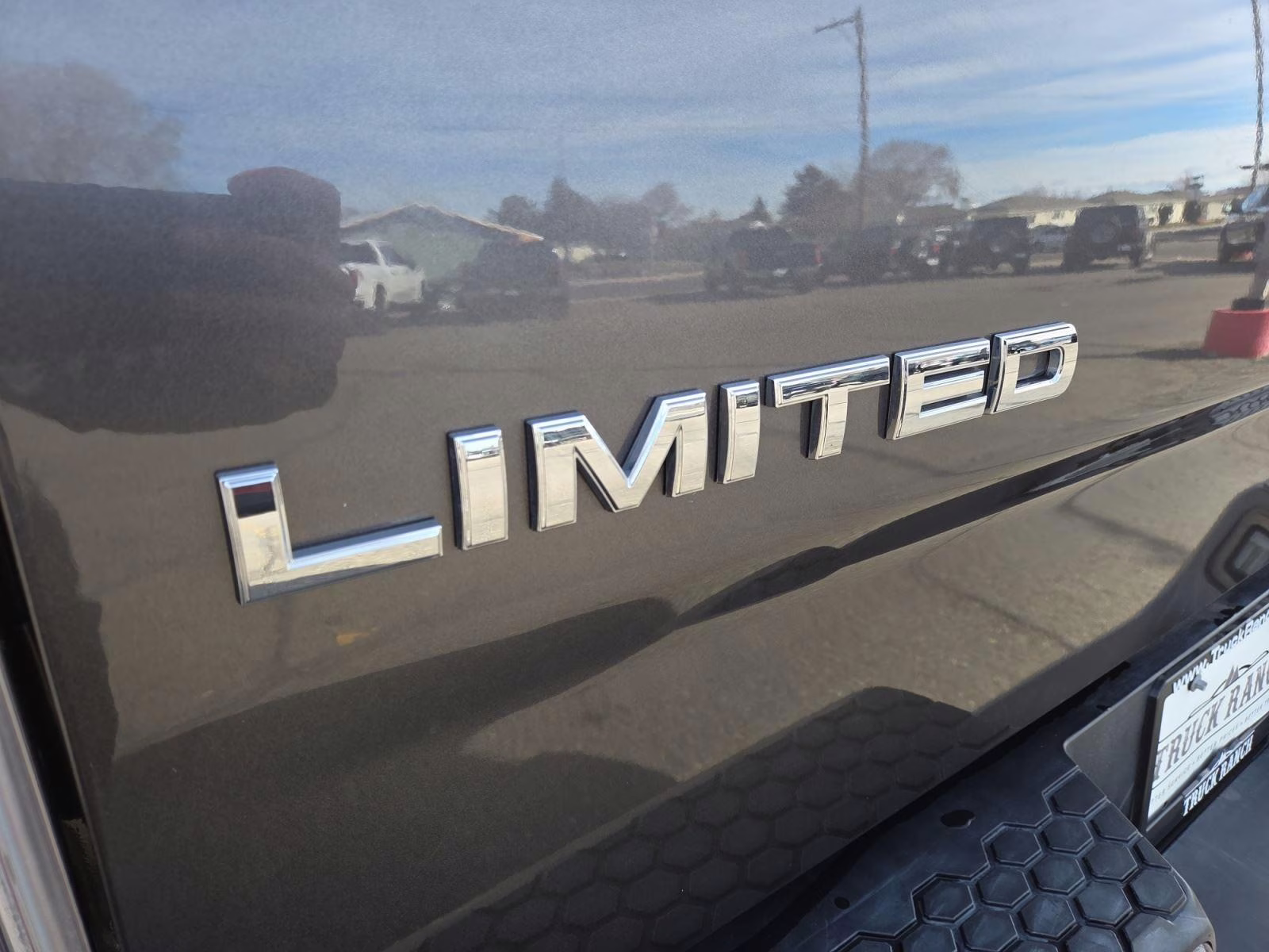 2015 Granite Crystal Metallic Clearcoat Ram 3500 Laramie Limited 4X4 Truck