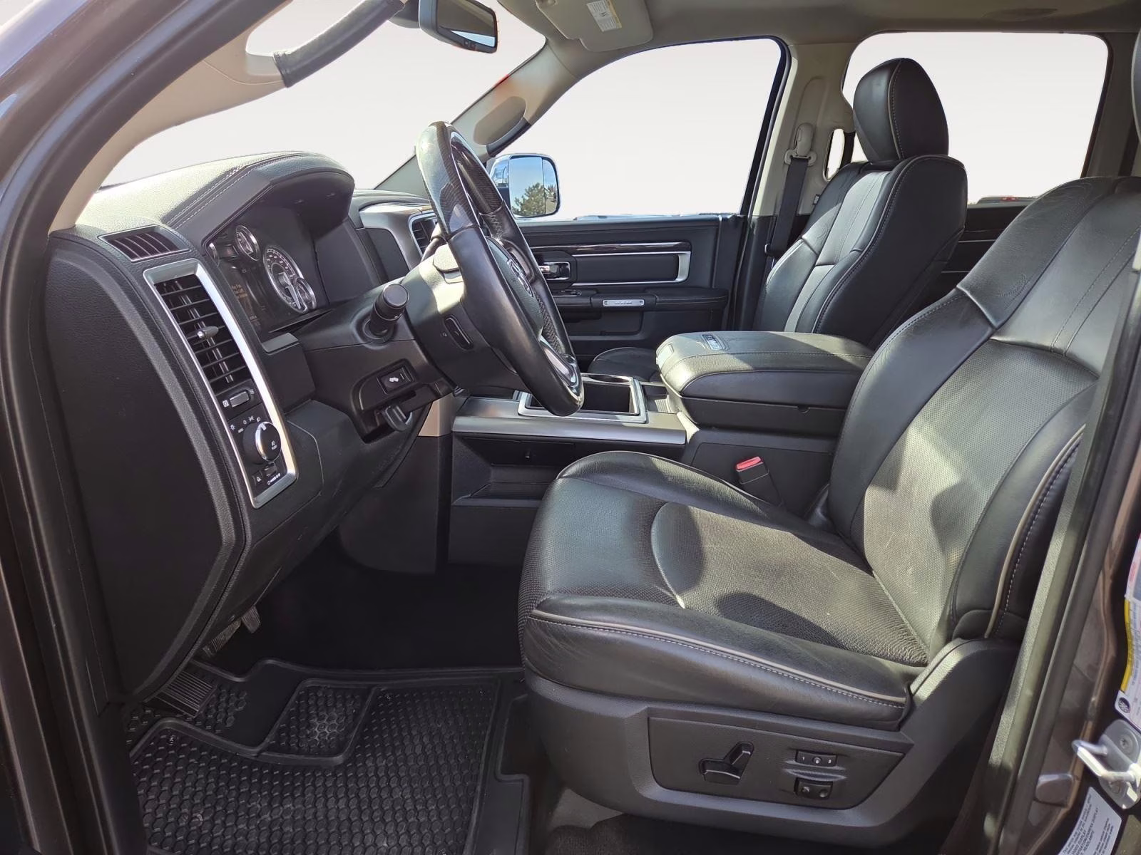 2015 Granite Crystal Metallic Clearcoat Ram 3500 Laramie Limited 4X4 Truck