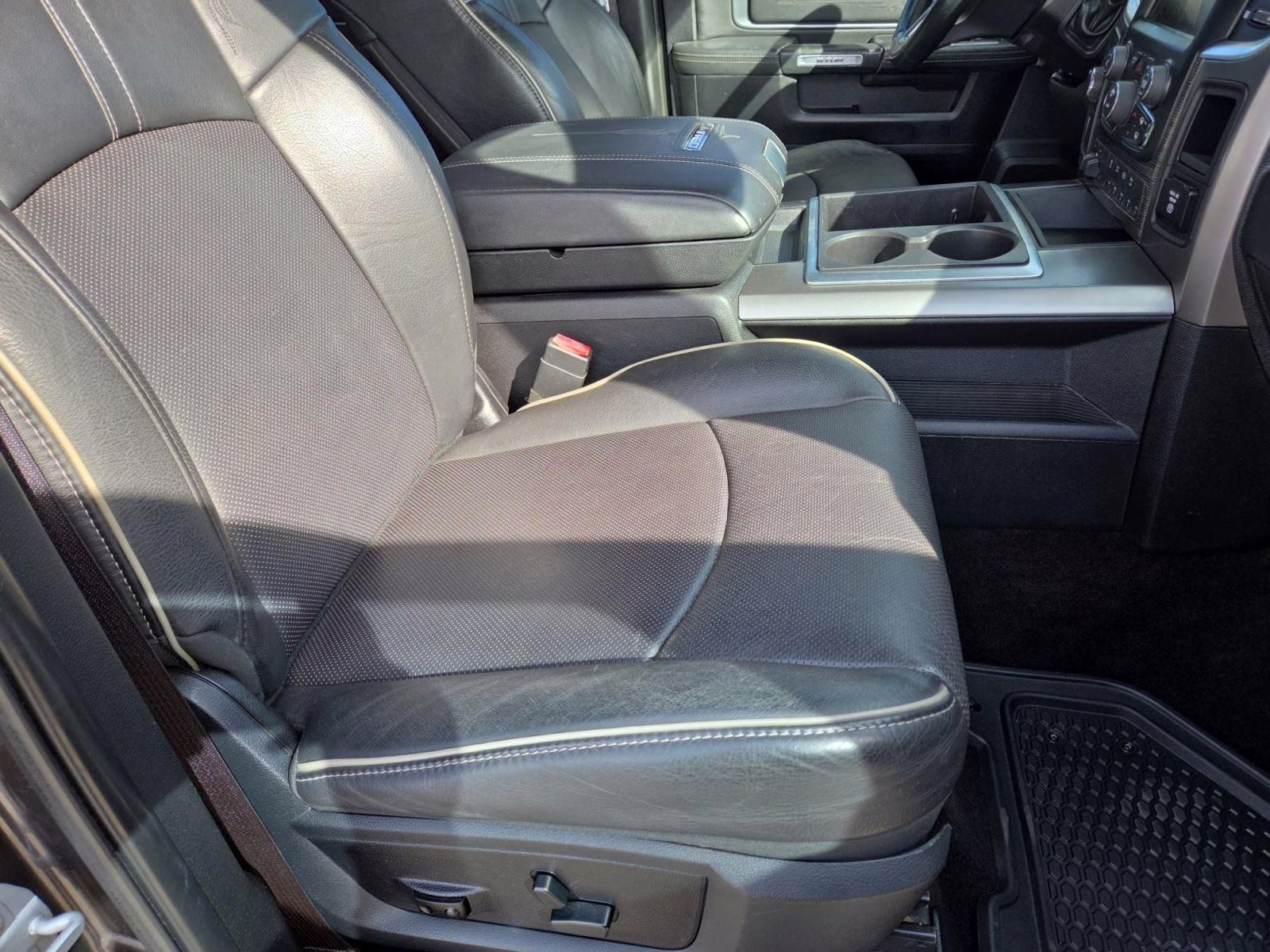 2015 Granite Crystal Metallic Clearcoat Ram 3500 Laramie Limited 4X4 Truck