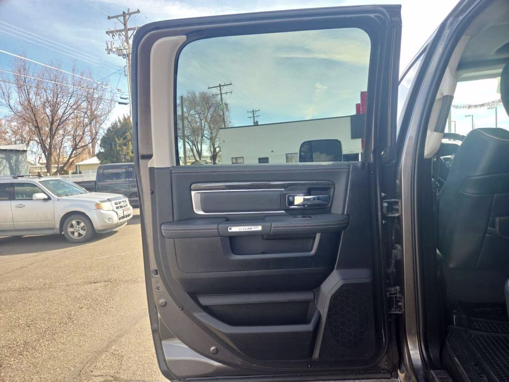2015 Granite Crystal Metallic Clearcoat Ram 3500 Laramie Limited 4X4 Truck