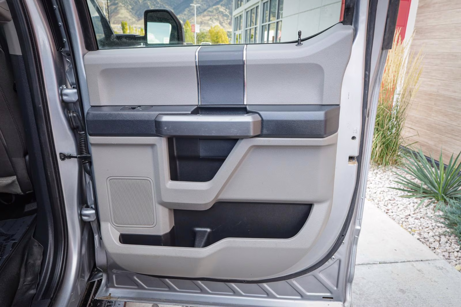 2022 Iconic Silver Ford Super Duty F-350 SRW XLT 4X4 Truck